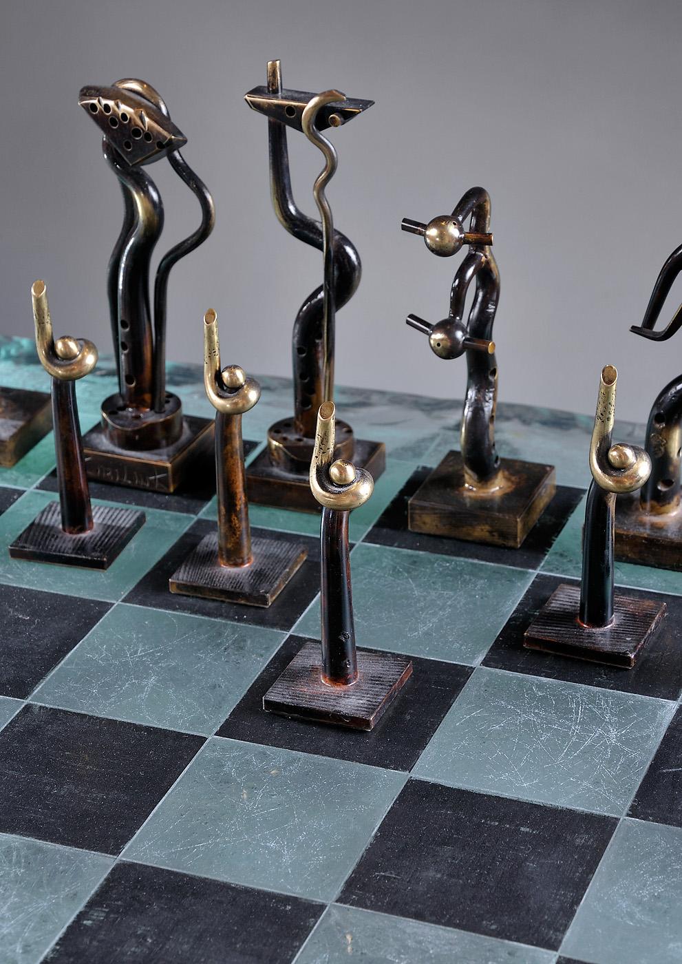 Schachspiel „Kiriliuk Vs Kasparov“ von Michel Kiriliuk im Zustand „Gut“ im Angebot in Saint-Ouen, FR