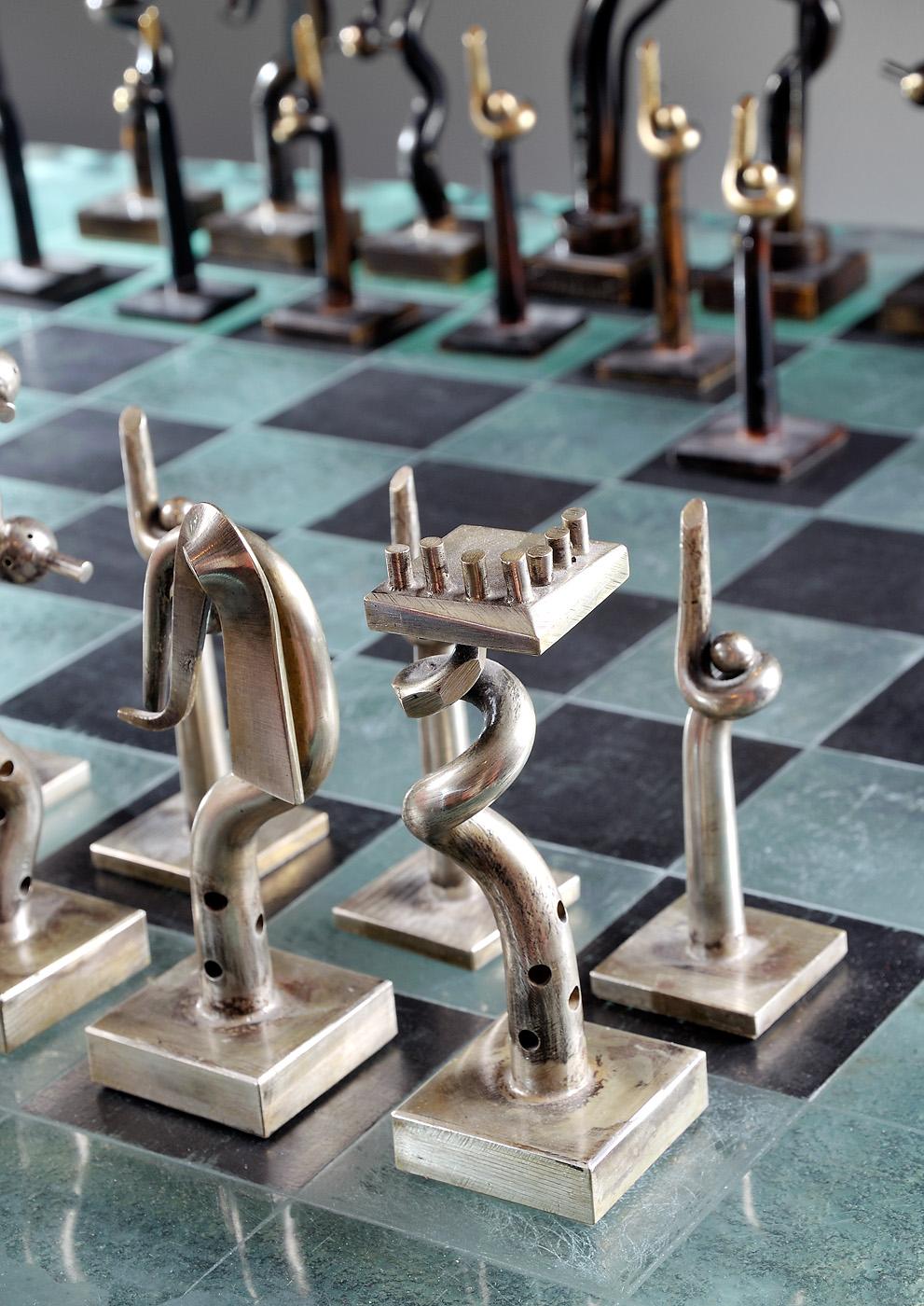 Schachspiel „Kiriliuk Vs Kasparov“ von Michel Kiriliuk (21. Jahrhundert und zeitgenössisch) im Angebot