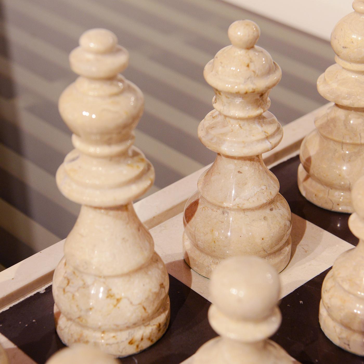 Sculpté Jeu d'échecs marbre en vente