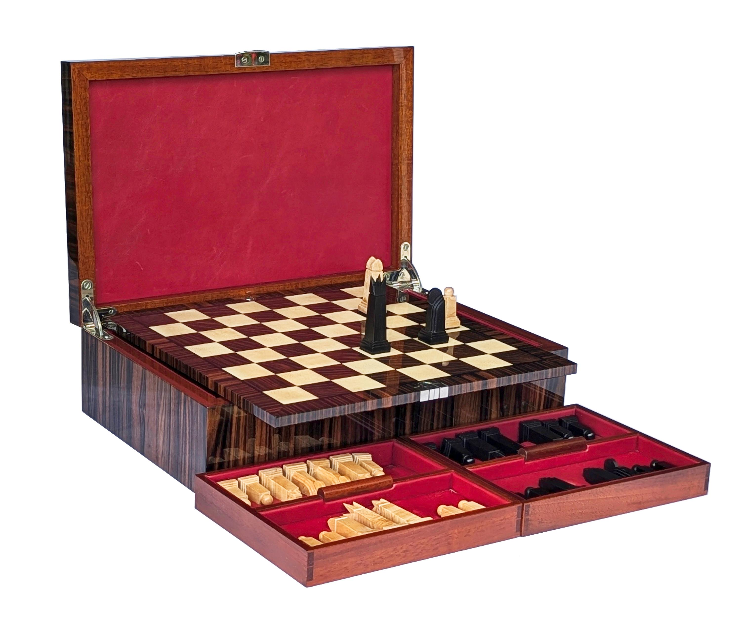 Cuir Jeu d'échecs - échiquier, boîte et pièces en ébène et érable massif faites à la main en vente