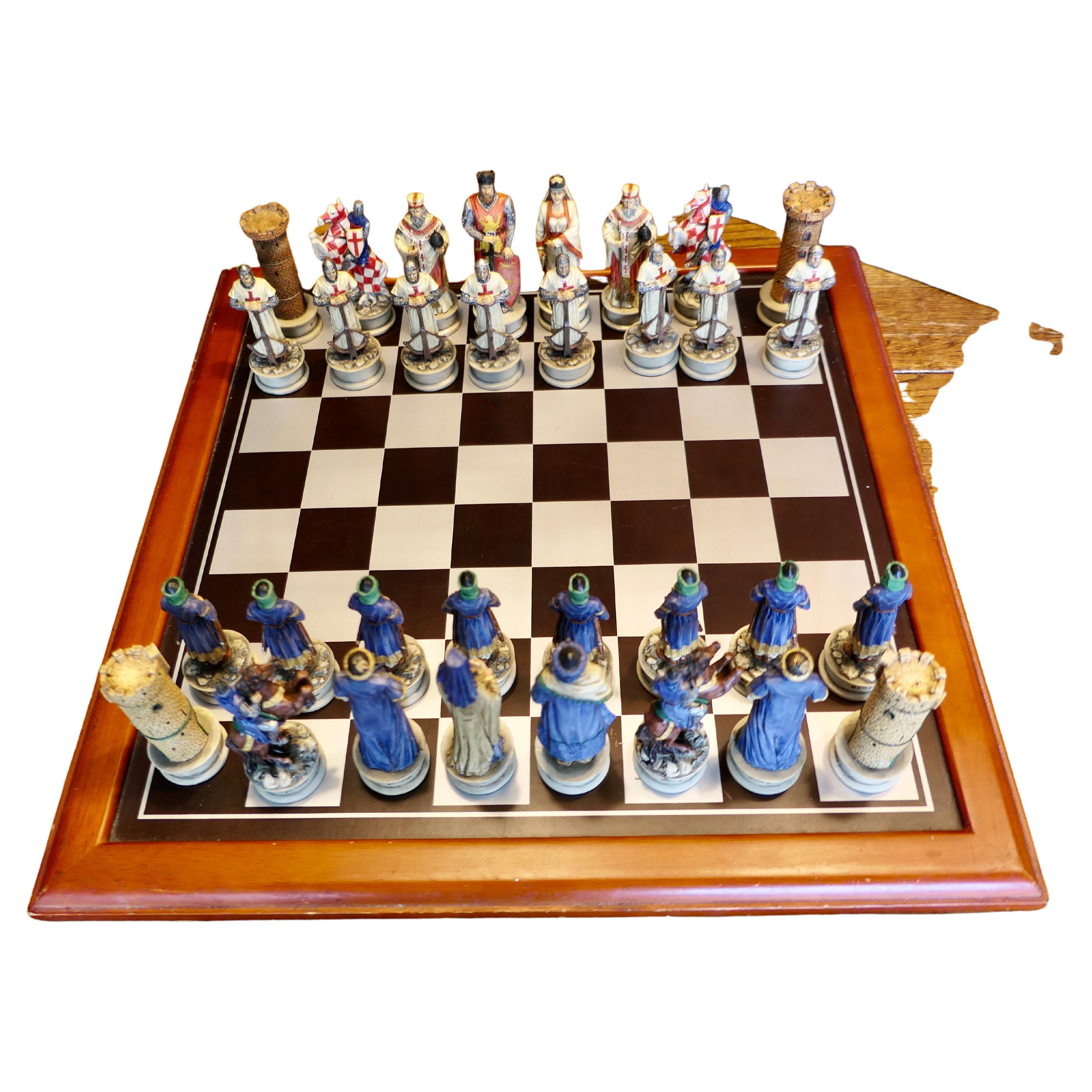 Ensemble d'échecs avec Crusader et figures de Saracen  Un point de vue intéressant sur le jeu   en vente