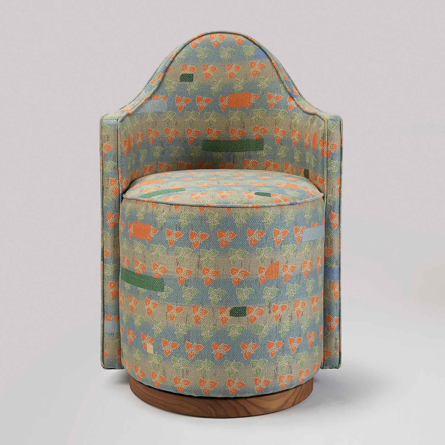 Silla giratoria Chess de Disa Lapis by Sister by Studio Ashby Tela en venta