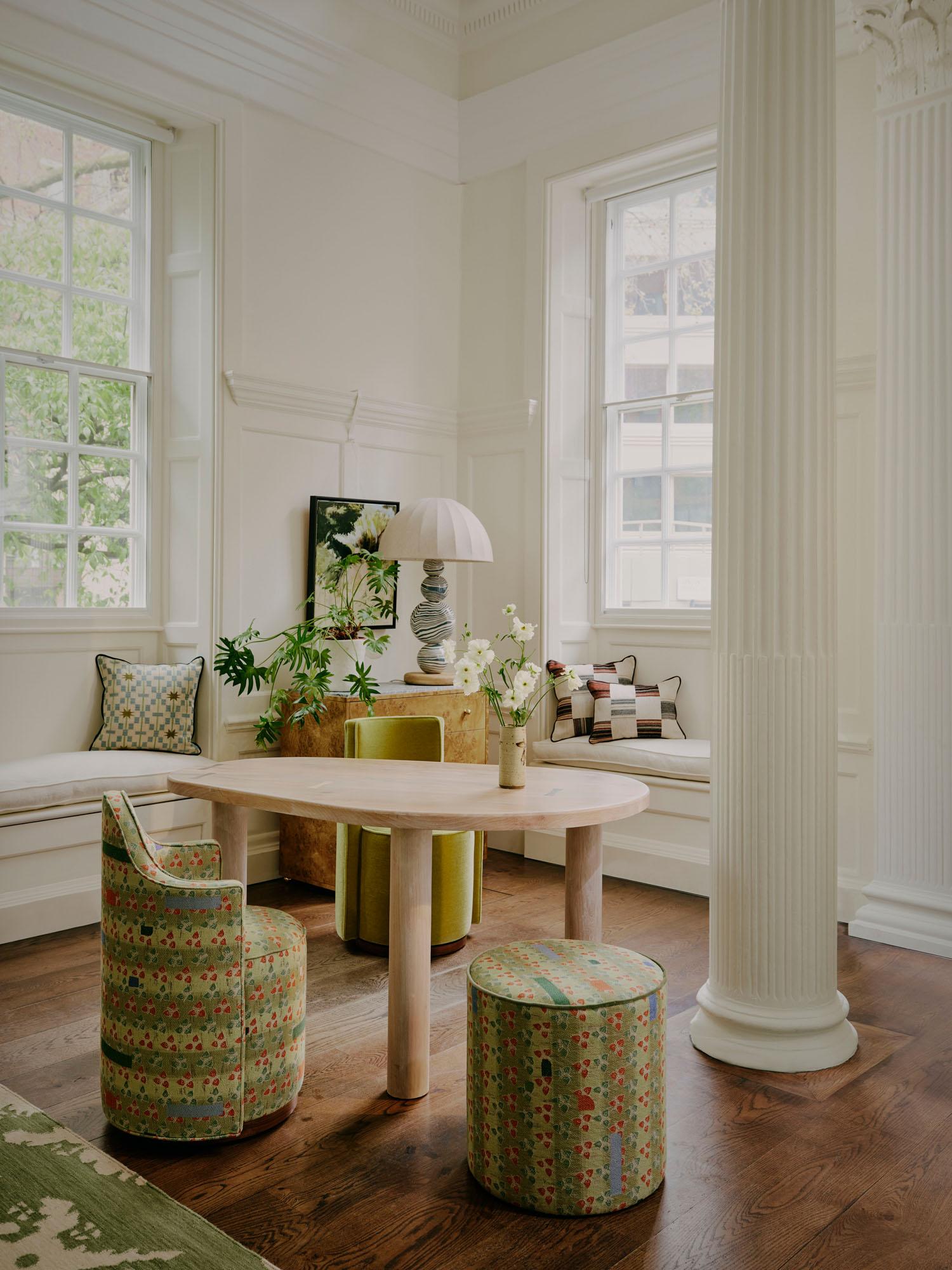 Chess Drehstuhl in Disa Lapis Lazuli von Sister von Studio Ashby im Angebot 1