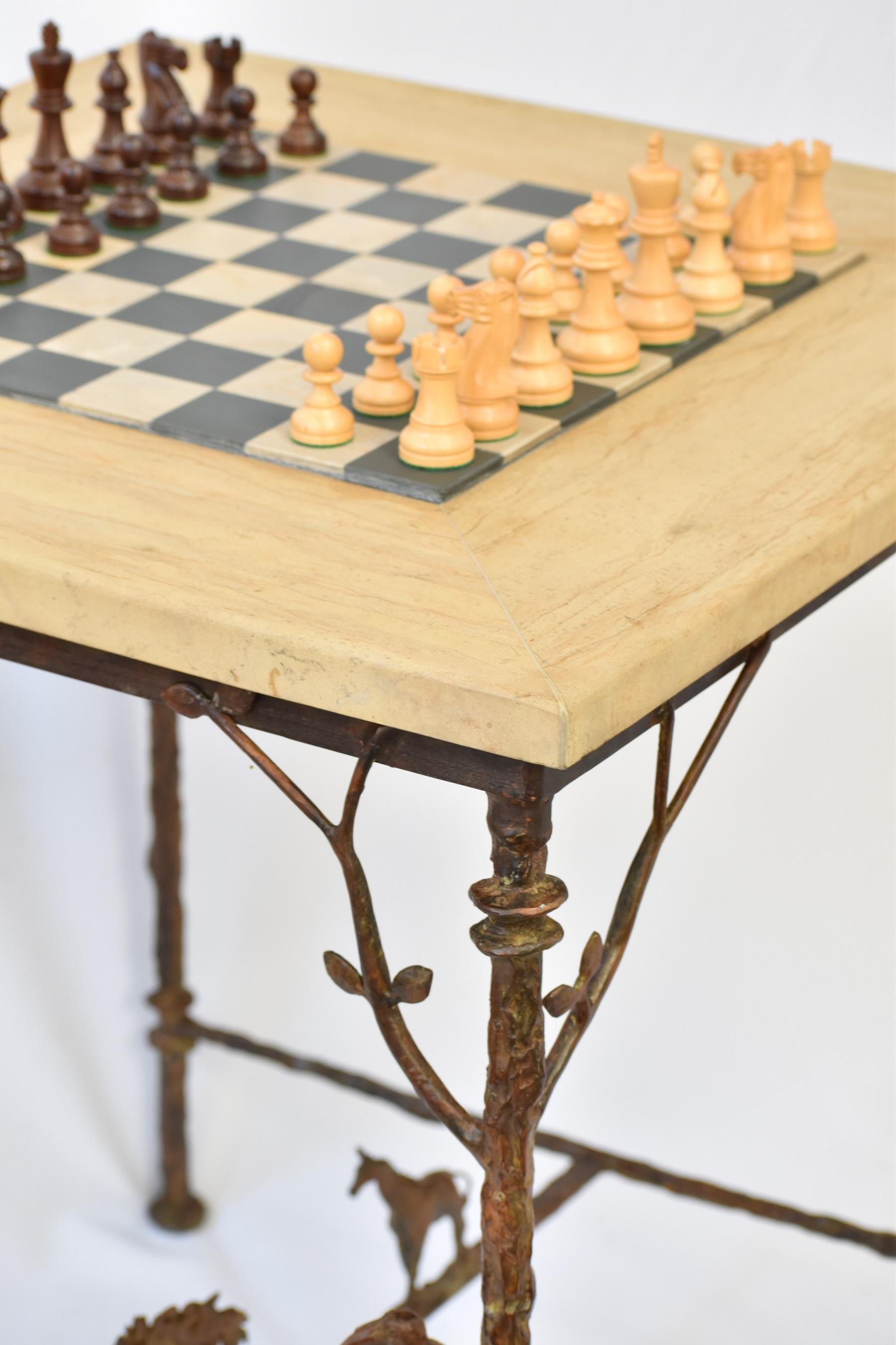 Sudafricano Tavolo da scacchi in bronzo fuso con tema africano in vendita