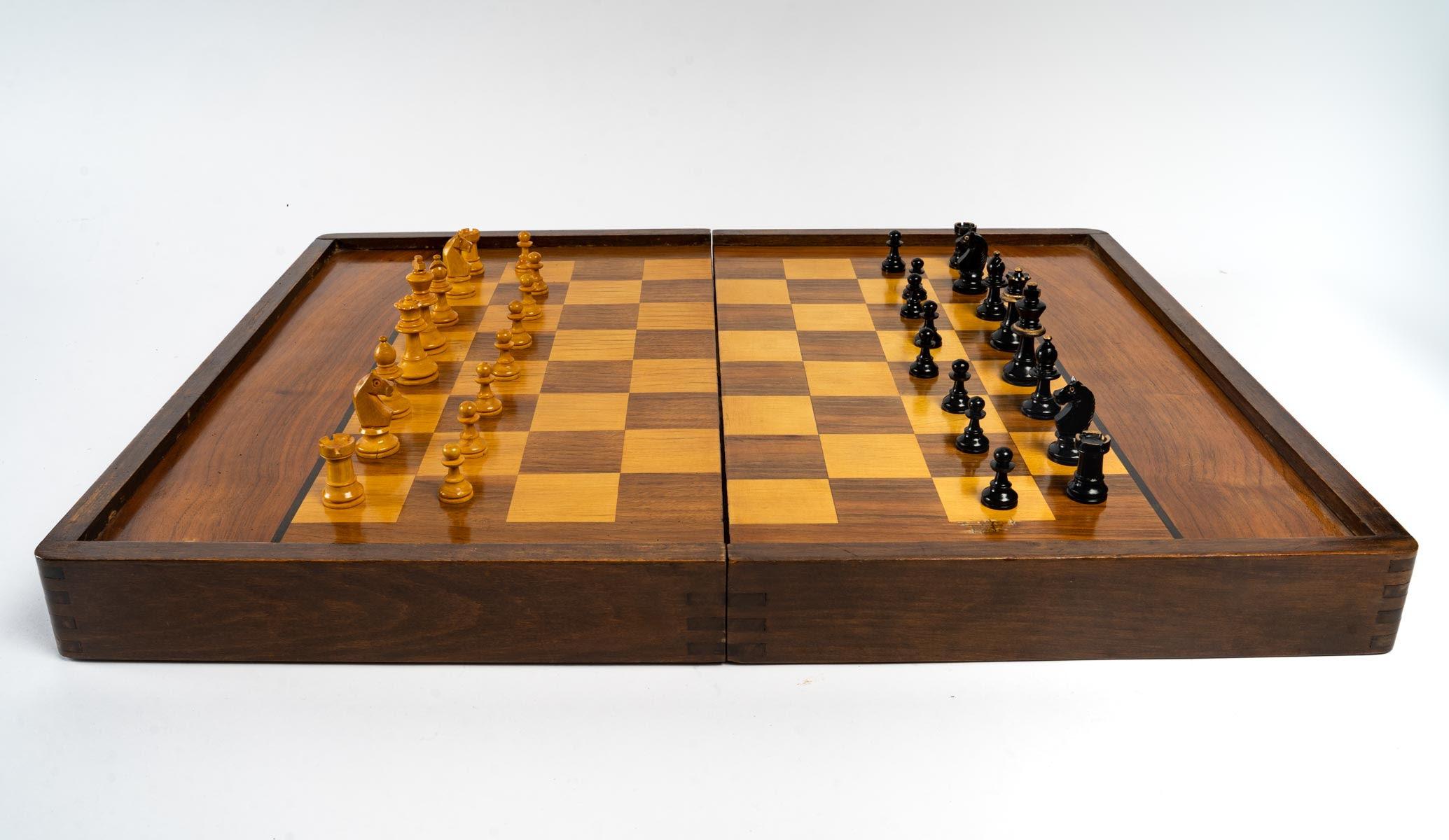 Chessboard, Backgammon, 20th century.
Closed - H: 10 cm, W: 46 cm, D: 28 cm;
Open - H: 10 cm, W: 92 cm, D: 28 cm.