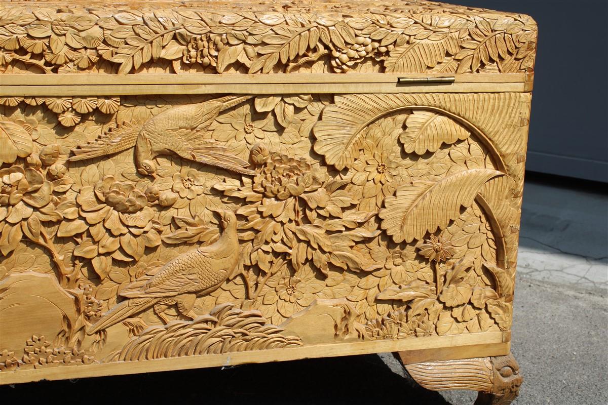 Kommode 1930 Asiatisch Holz geschnitzt vollständig von Hand Vögeln Pfingstrosenblüte Ahornbaum im Angebot 9