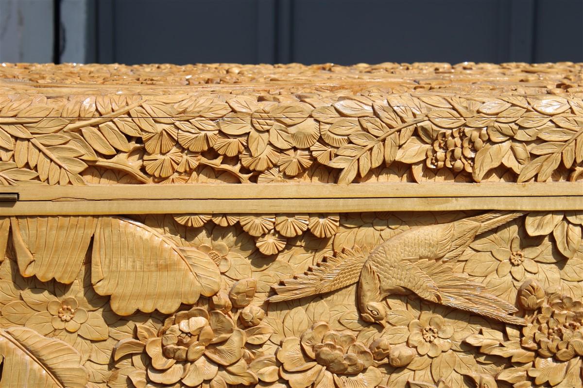 Kommode 1930 Asiatisch Holz geschnitzt vollständig von Hand Vögeln Pfingstrosenblüte Ahornbaum im Angebot 10