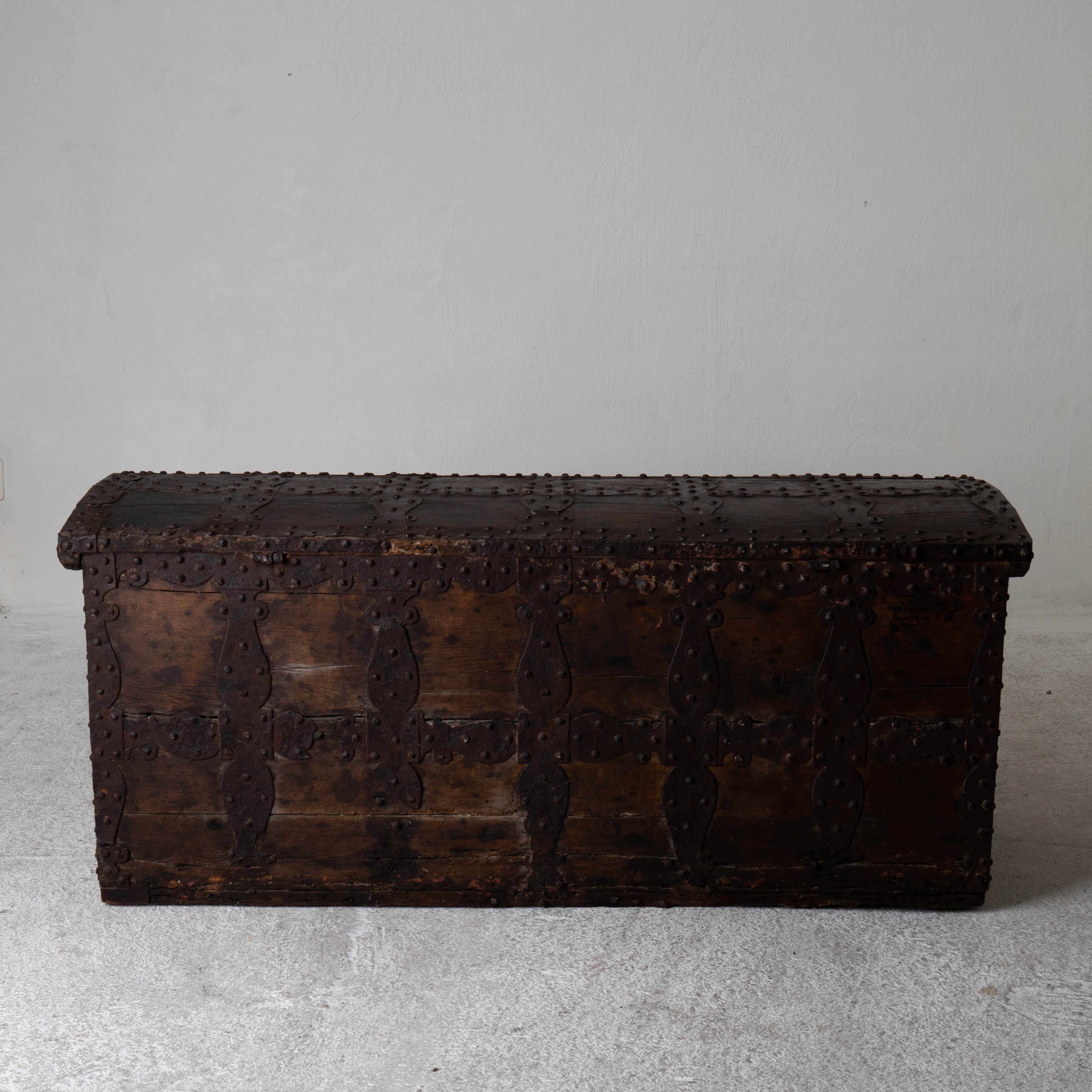 Chest Blanket Italian Europe 18th Century Wood Iron Italy For Sale 11