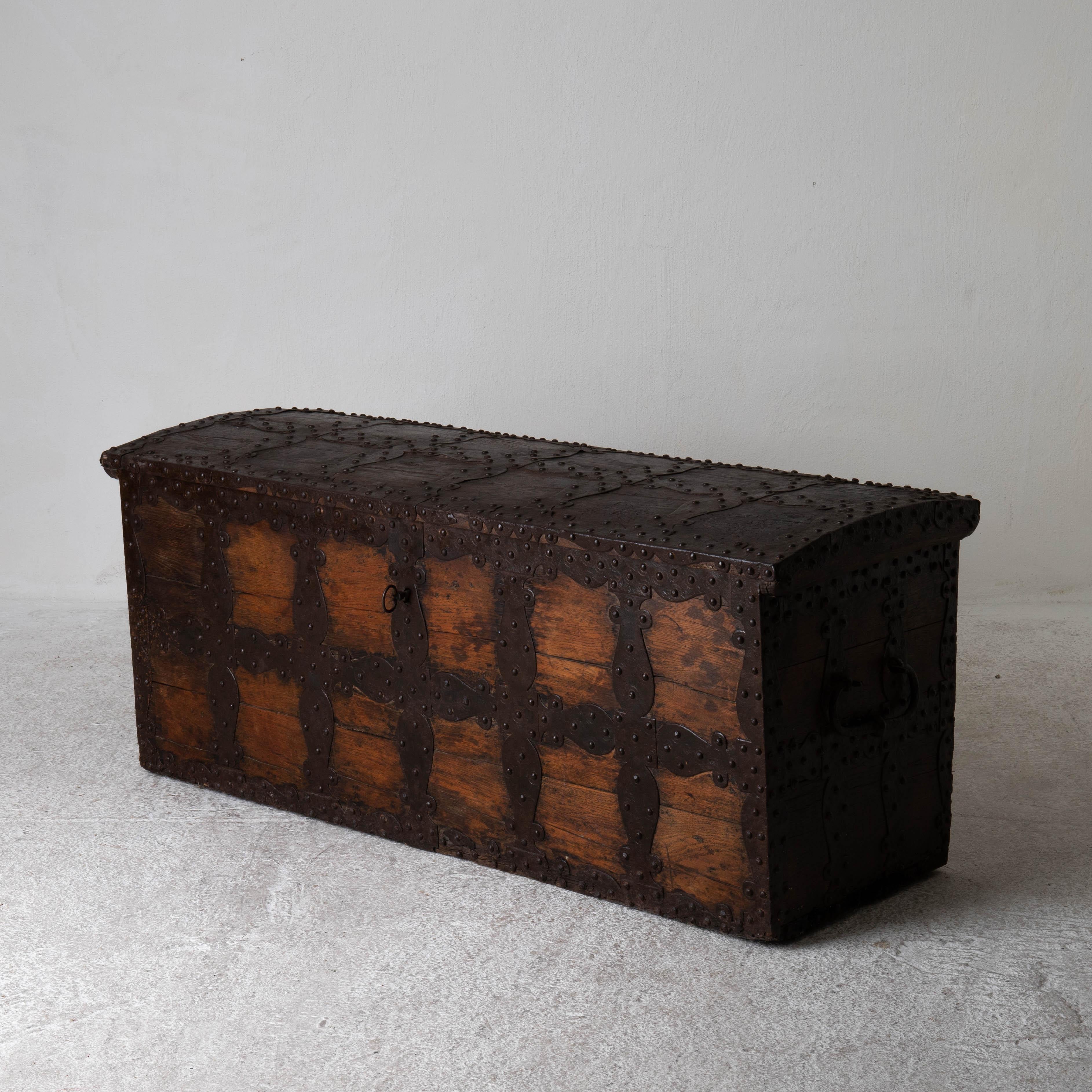 Chest Blanket Italian Europe 18th Century Wood Iron Italy For Sale 2