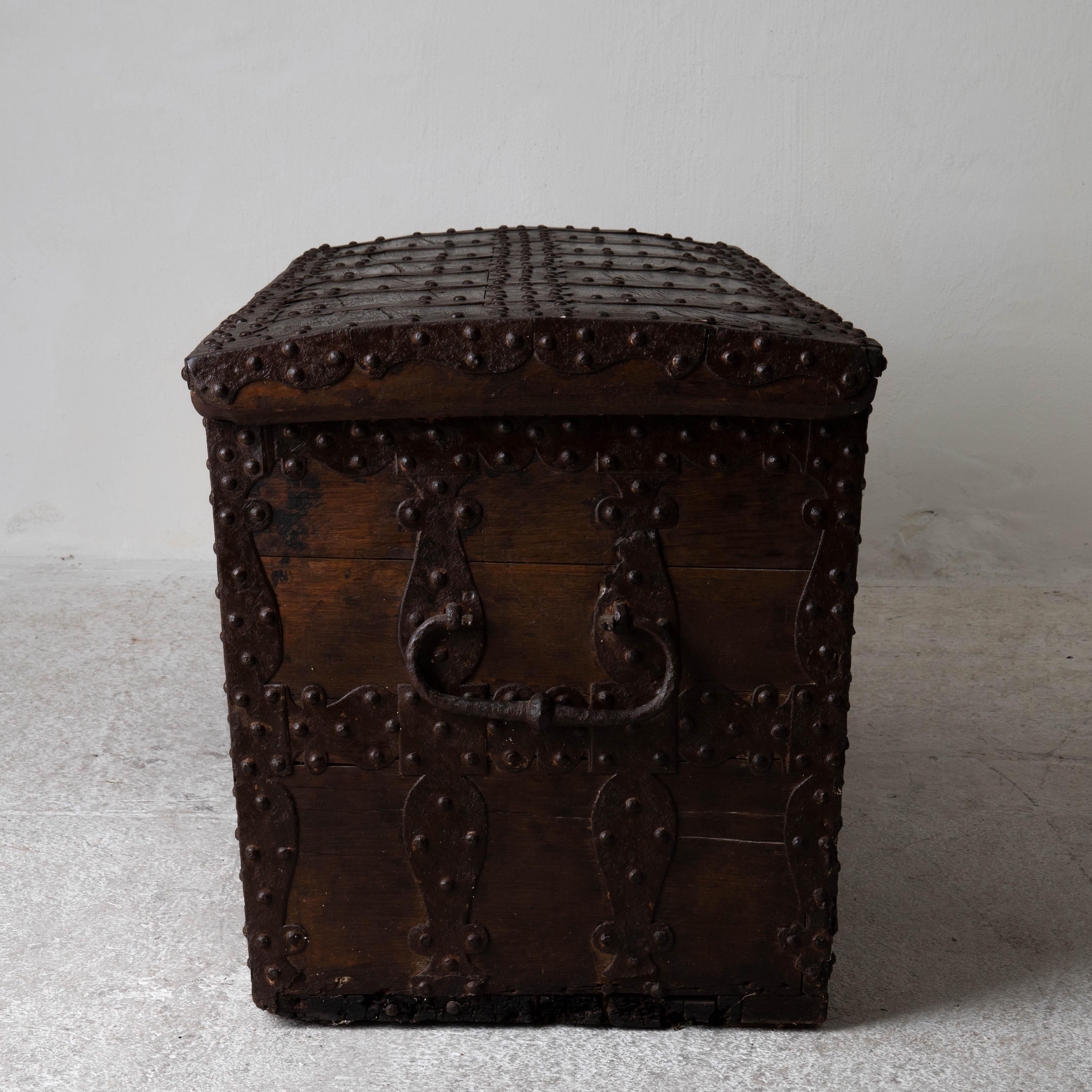 Chest Blanket Italian Europe 18th Century Wood Iron Italy For Sale 3