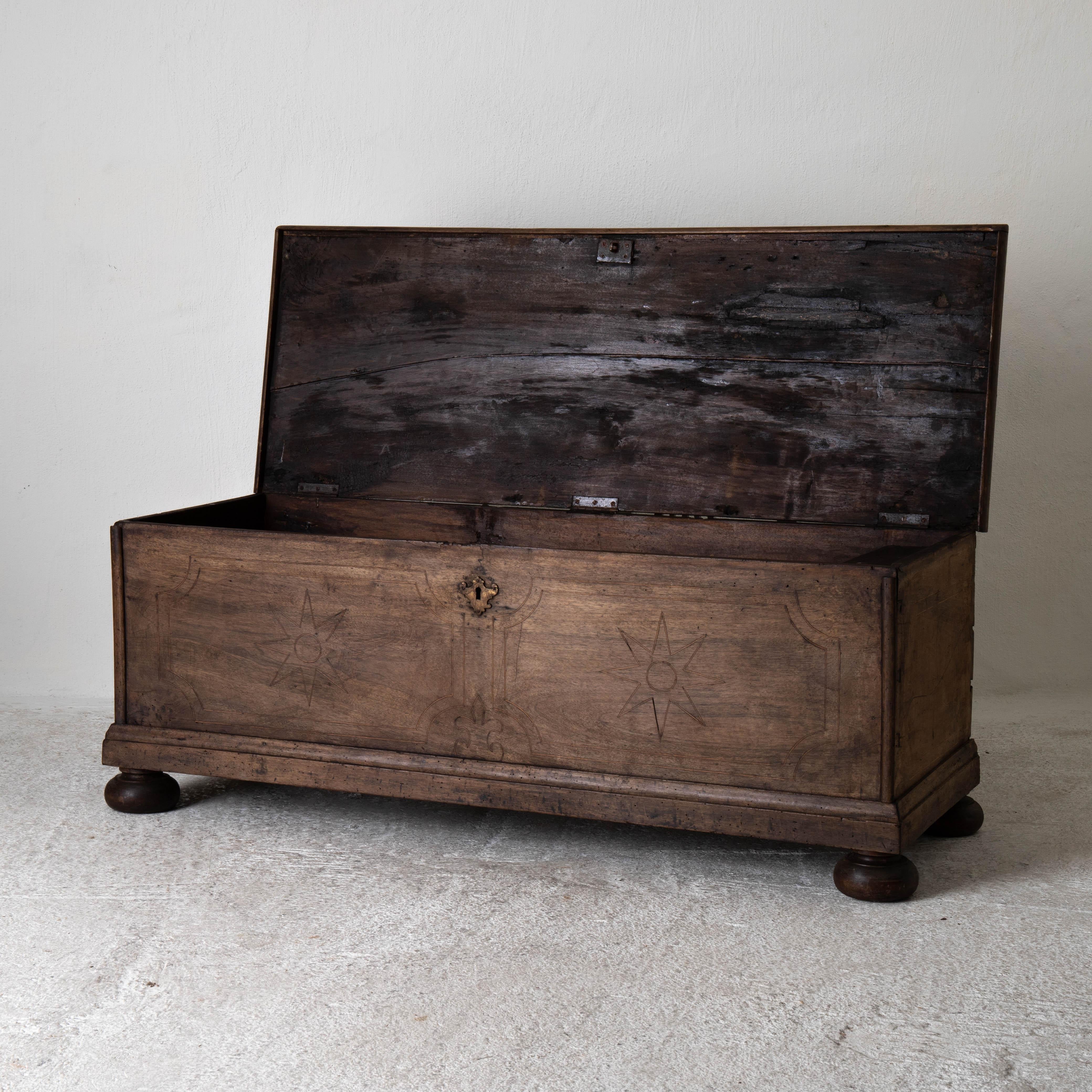 Chest blanket Swedish Baroque 18th century wood, Sweden. A blanket chest made in Sweden during the Baroque period 1650-1750. Legs are added later. Original lock.
 
  