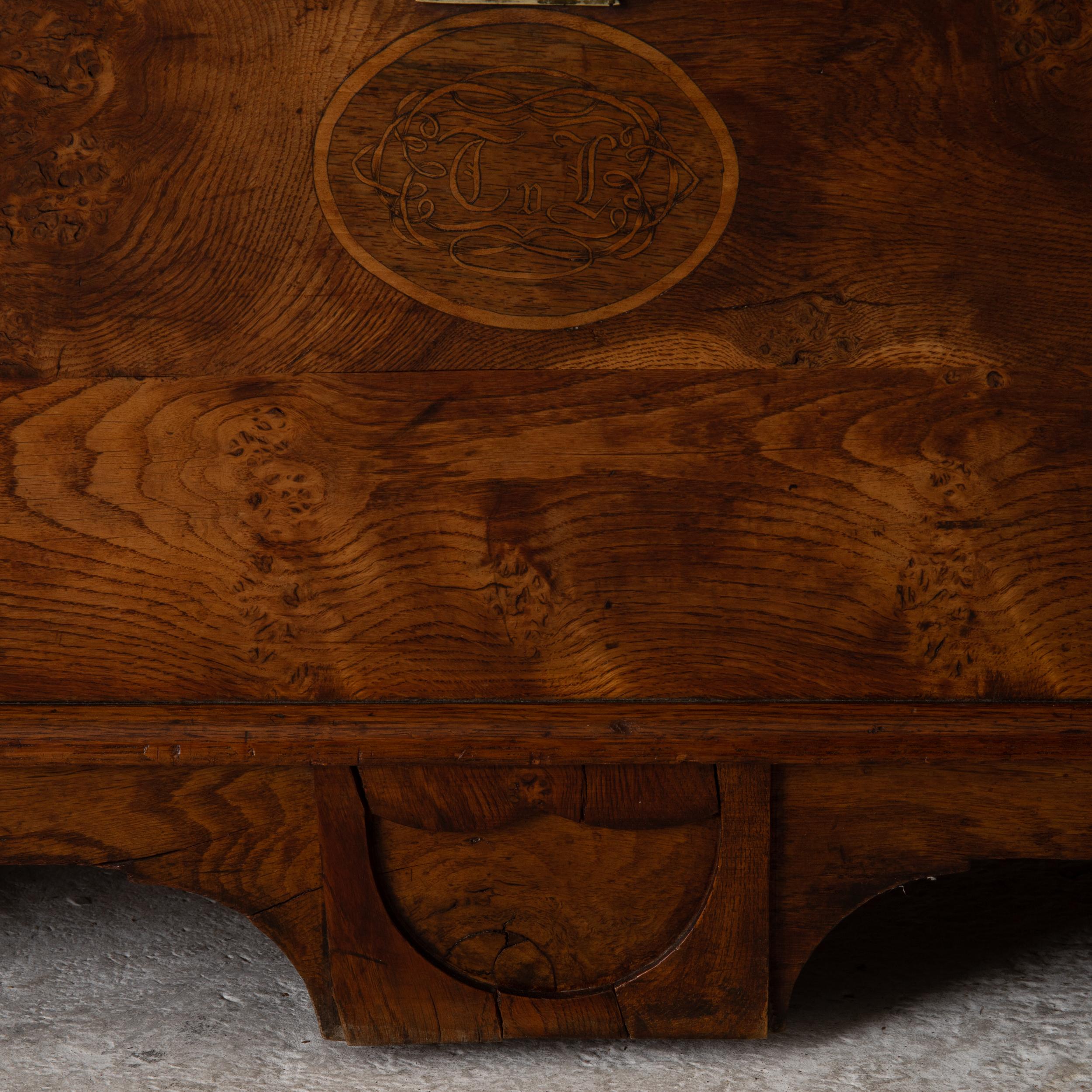Chest Blanket Swedish Elm Veneer, 18th Century, Sweden In Good Condition For Sale In New York, NY