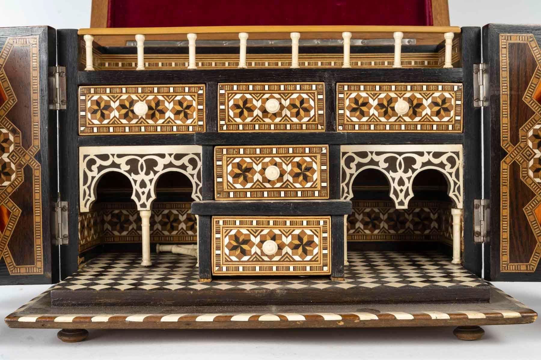 Kommode, Schachtel in Form eines Schranks, orientalische Kunst, 19. Jahrhundert, Napoleon III.-Periode im Angebot 1