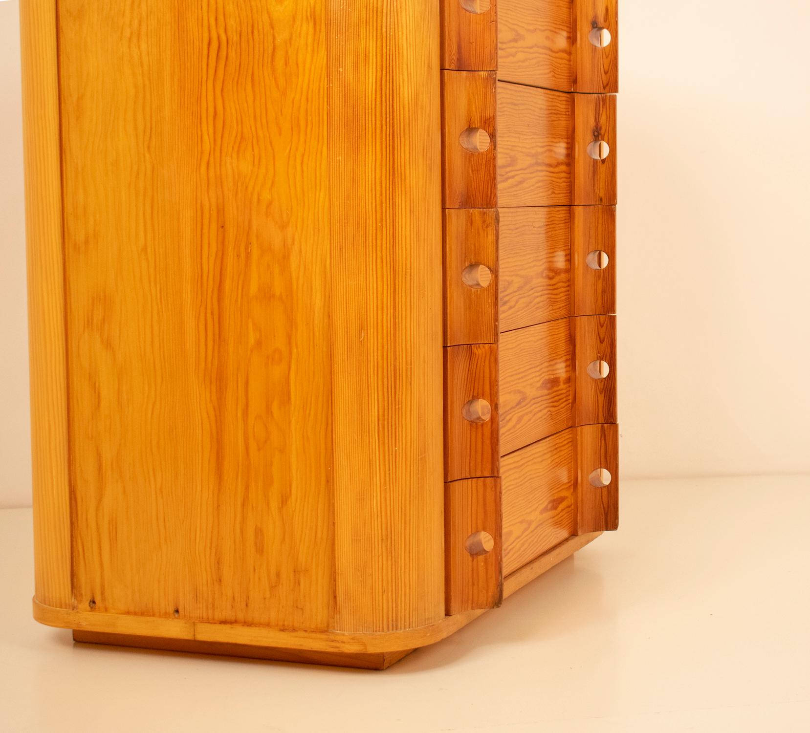 Chest by Jordi Vilanova, Pine, Spain, 1970s For Sale 4