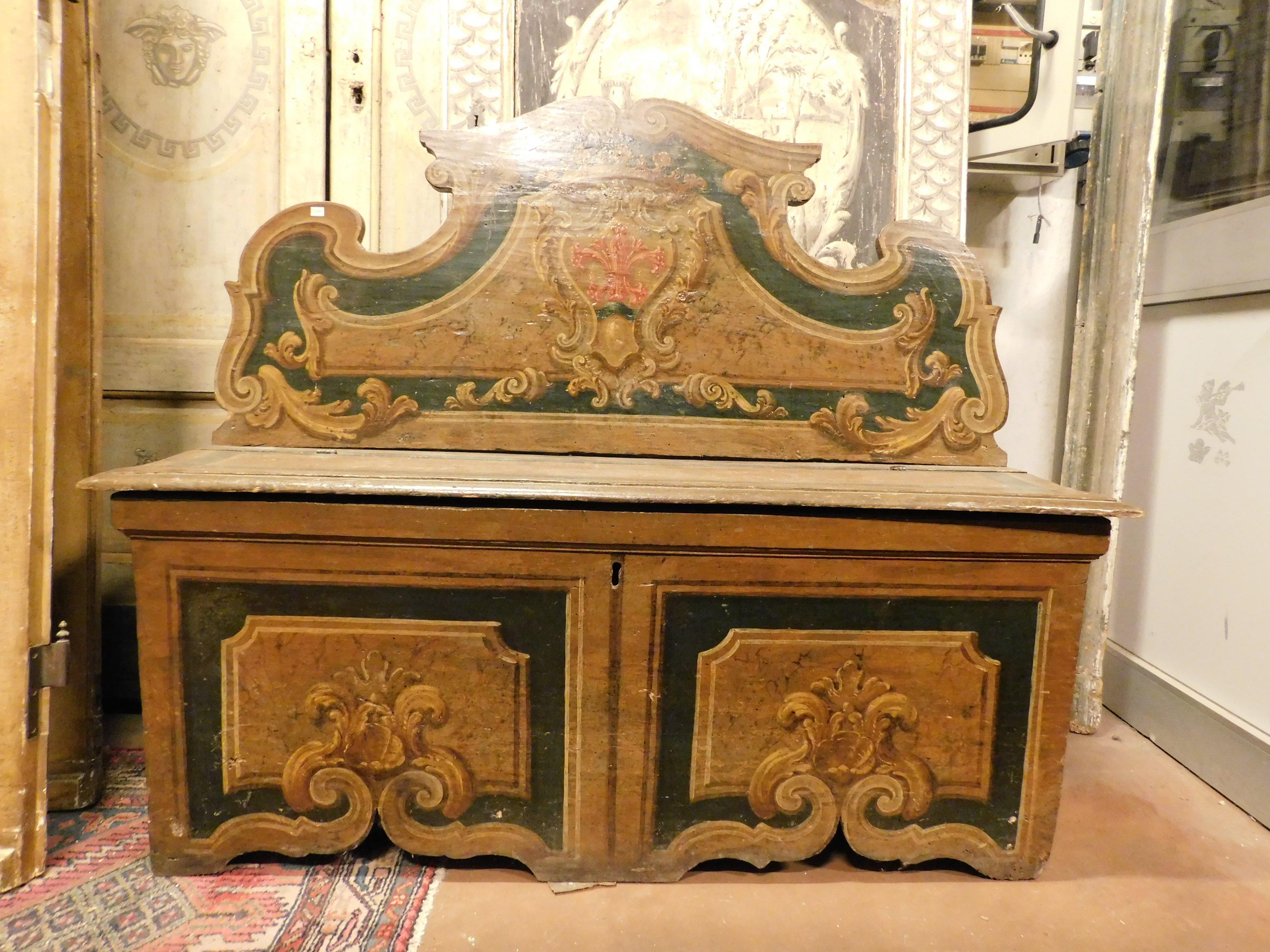 Ancient chest in solid poplar wood, lacquered and hand painted with noble coat of arms, built in Italy in the 18th century, opening seat with storage compartment and decorated stand, maximum size cm w 133 x H 113 (seat H 56 cm) x D 44