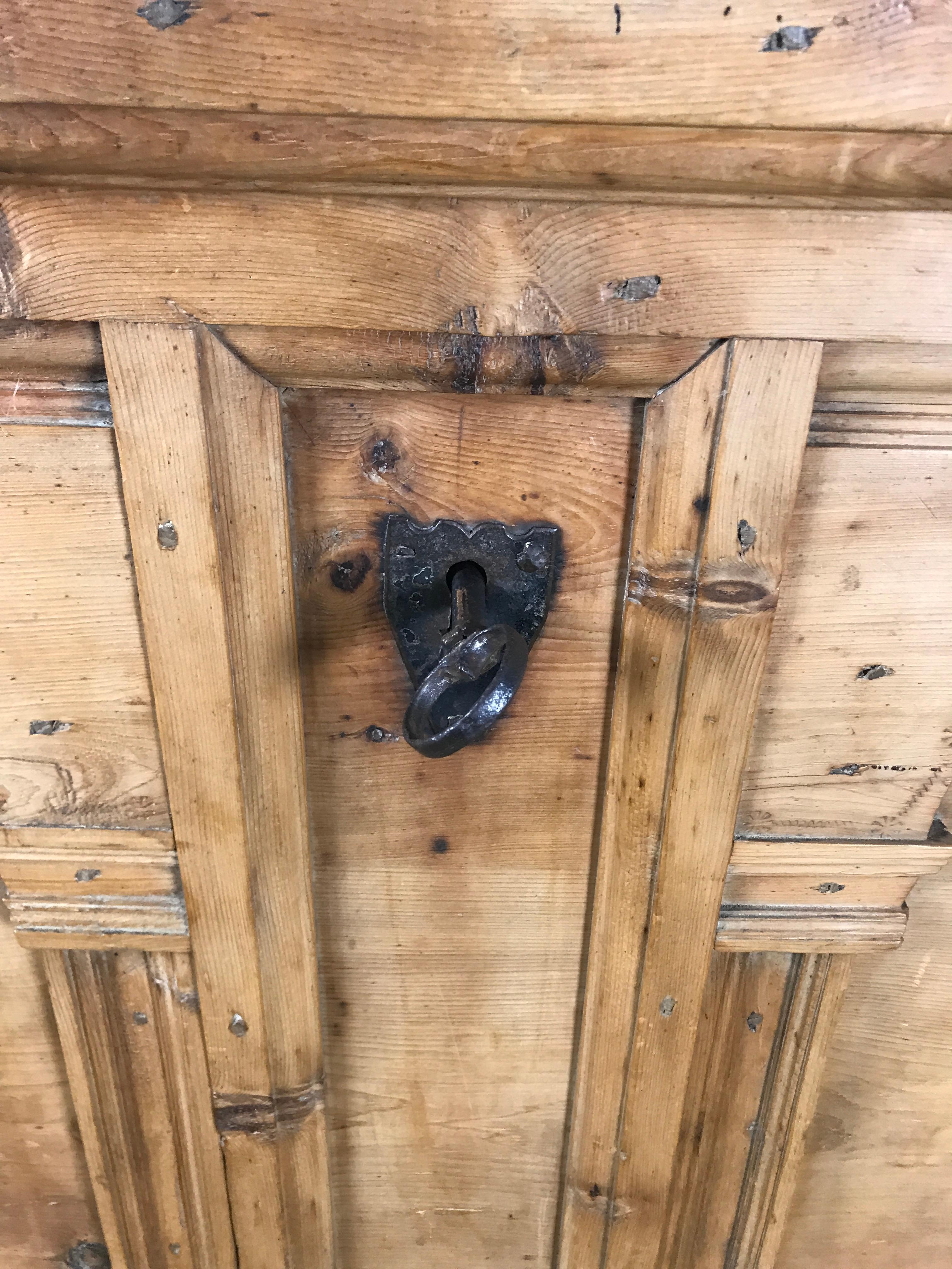 Italiano Cassapanca in legno naturale proveniente dai pascoli alpini in vendita