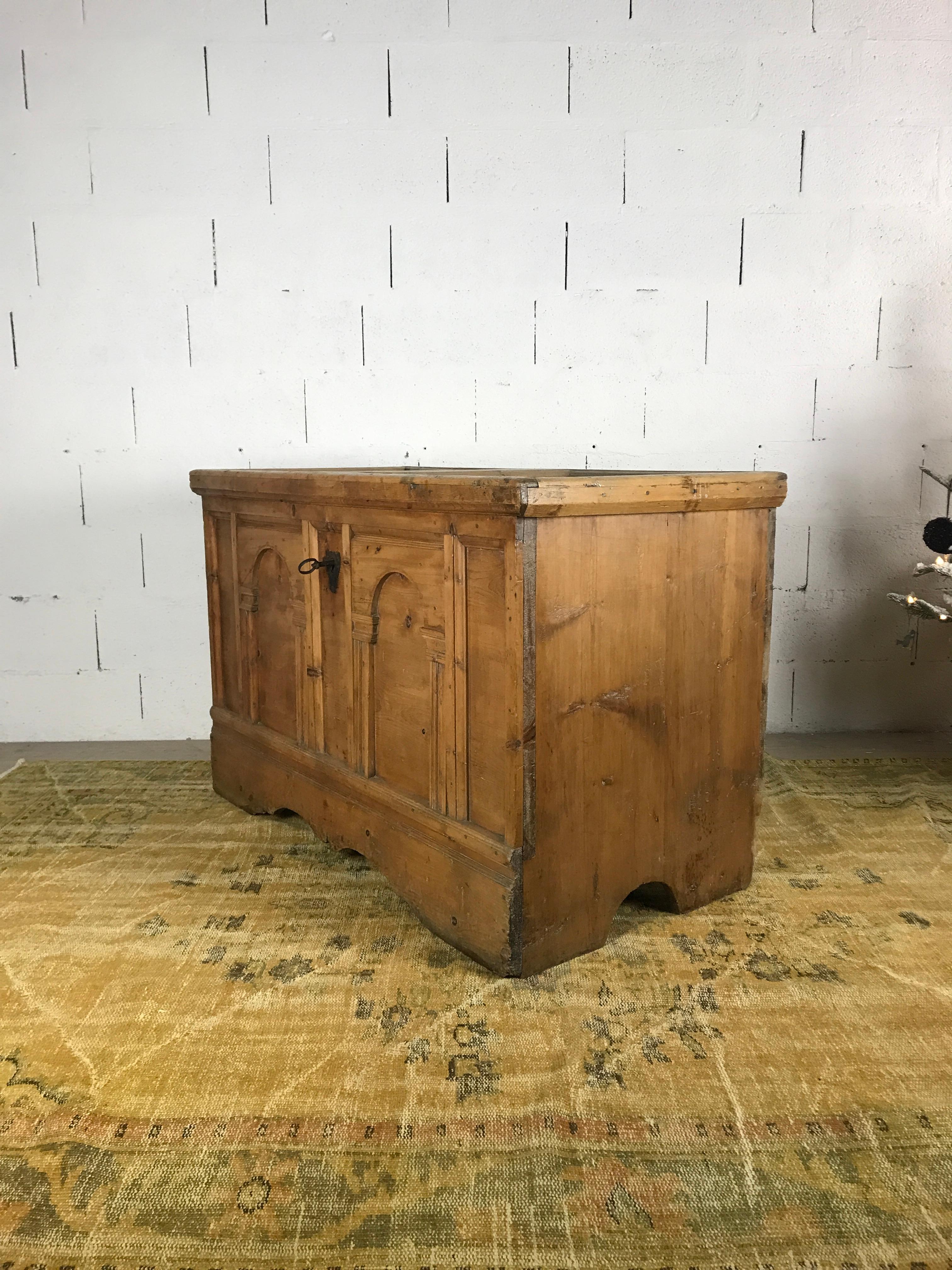 Legno Cassapanca in legno naturale proveniente dai pascoli alpini in vendita