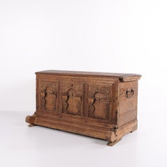 Chest in Oak wood with Carved Details Inlay fruitwood from 1860's