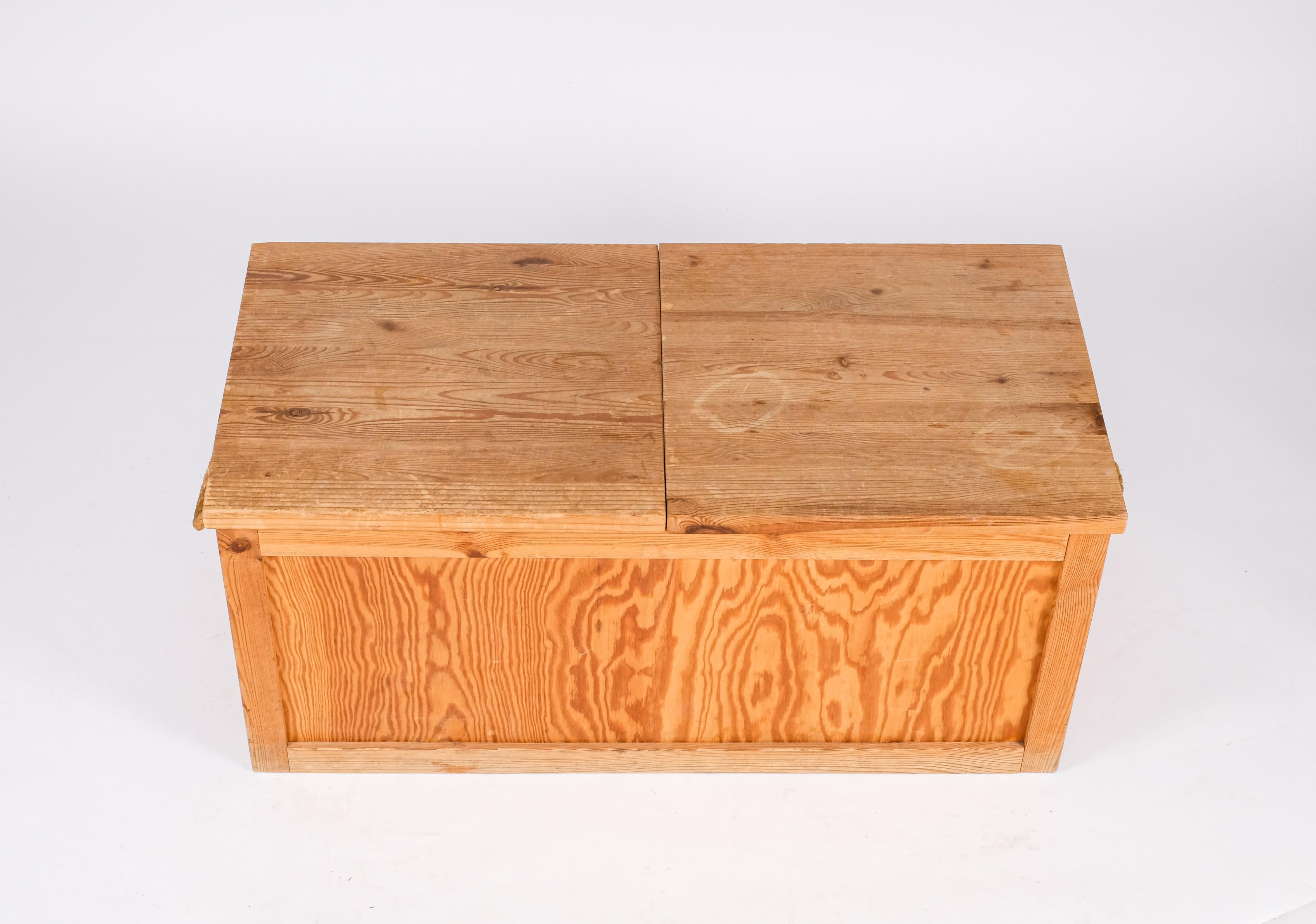 Chest in Pine, Sweden, 1970s For Sale 4