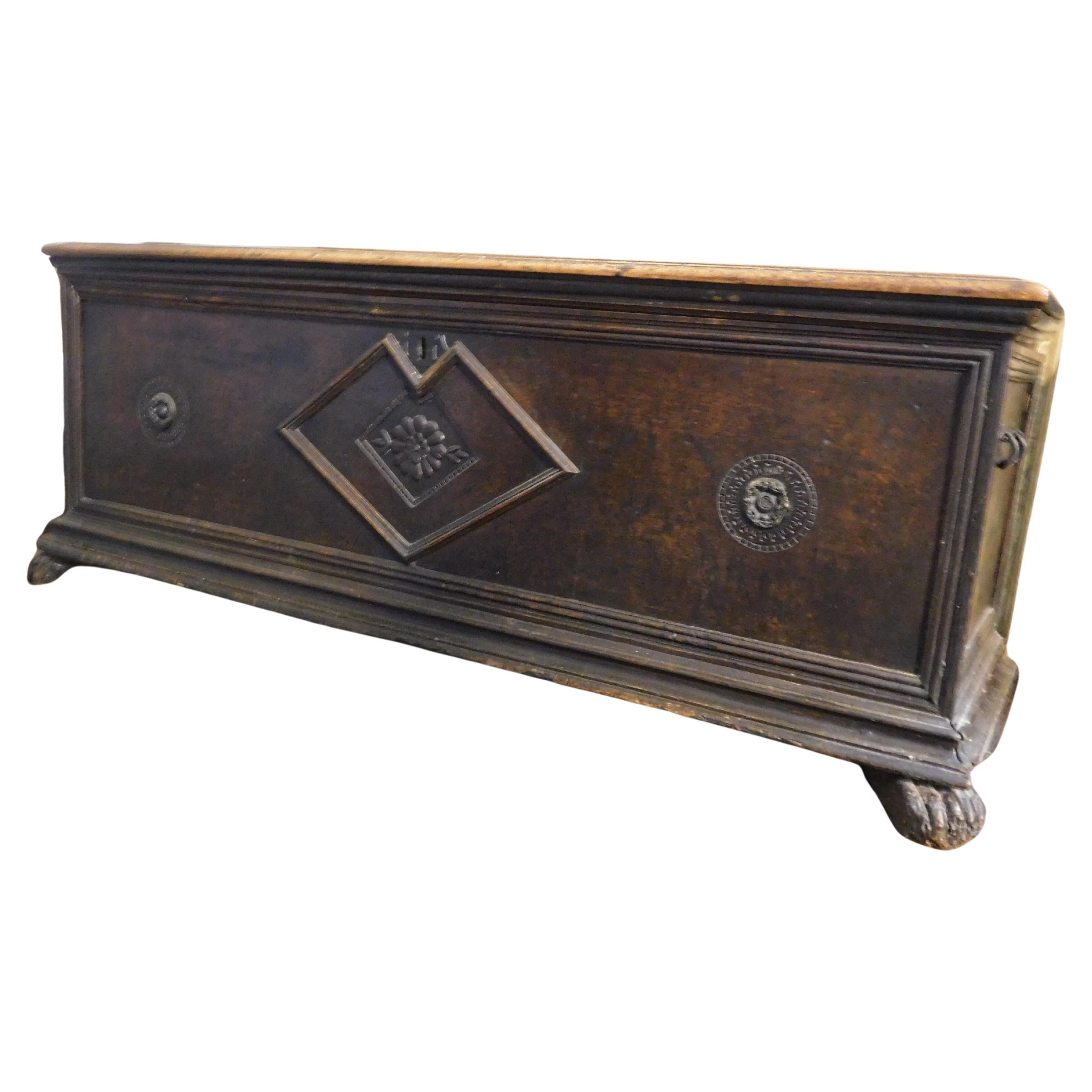 Chest in walnut wood, carved with three flowers and lion's paw feet, Italy For Sale