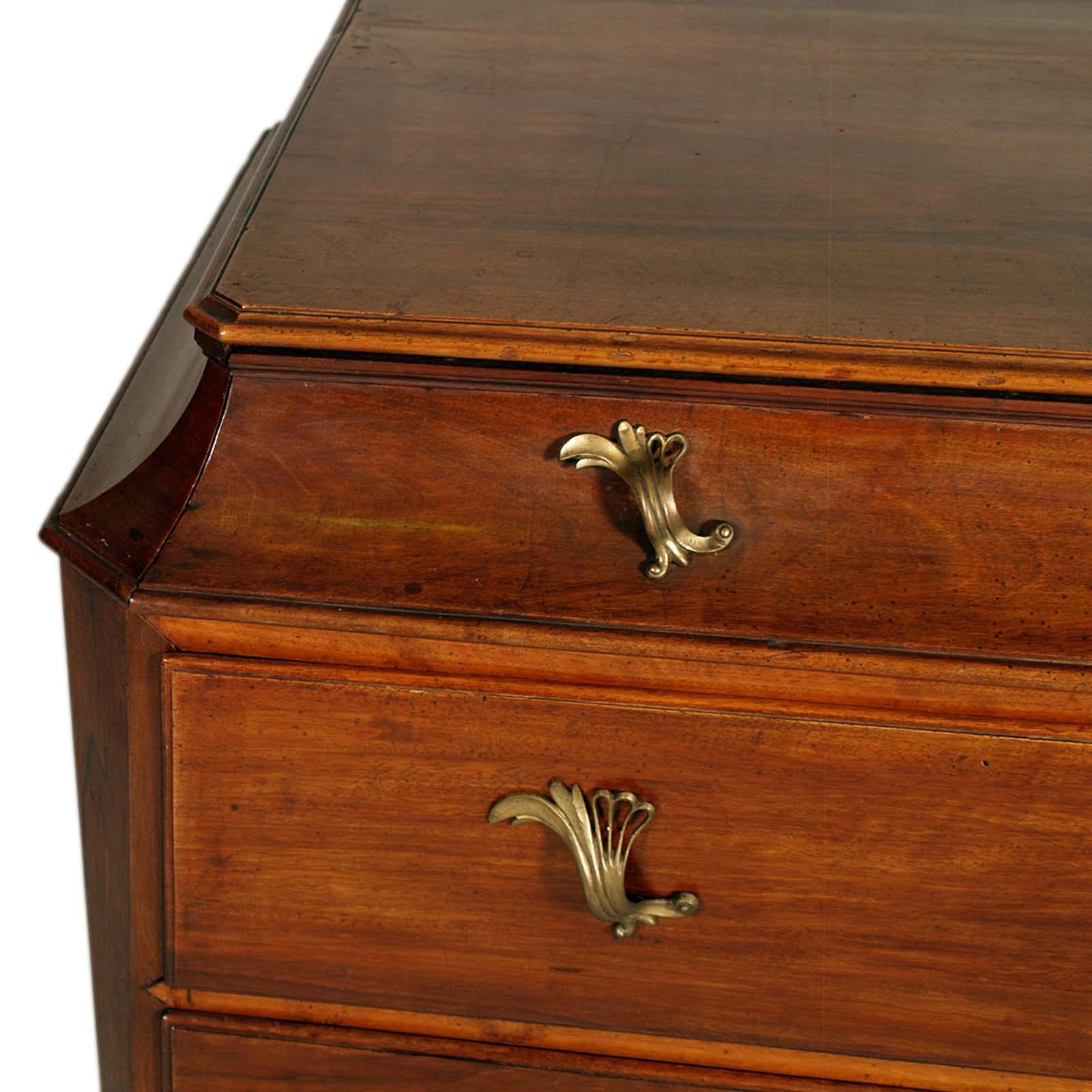 Polished Chest of Dravers Venetian Commode 18th Century Urn Shaped in Walnut Louis XV For Sale