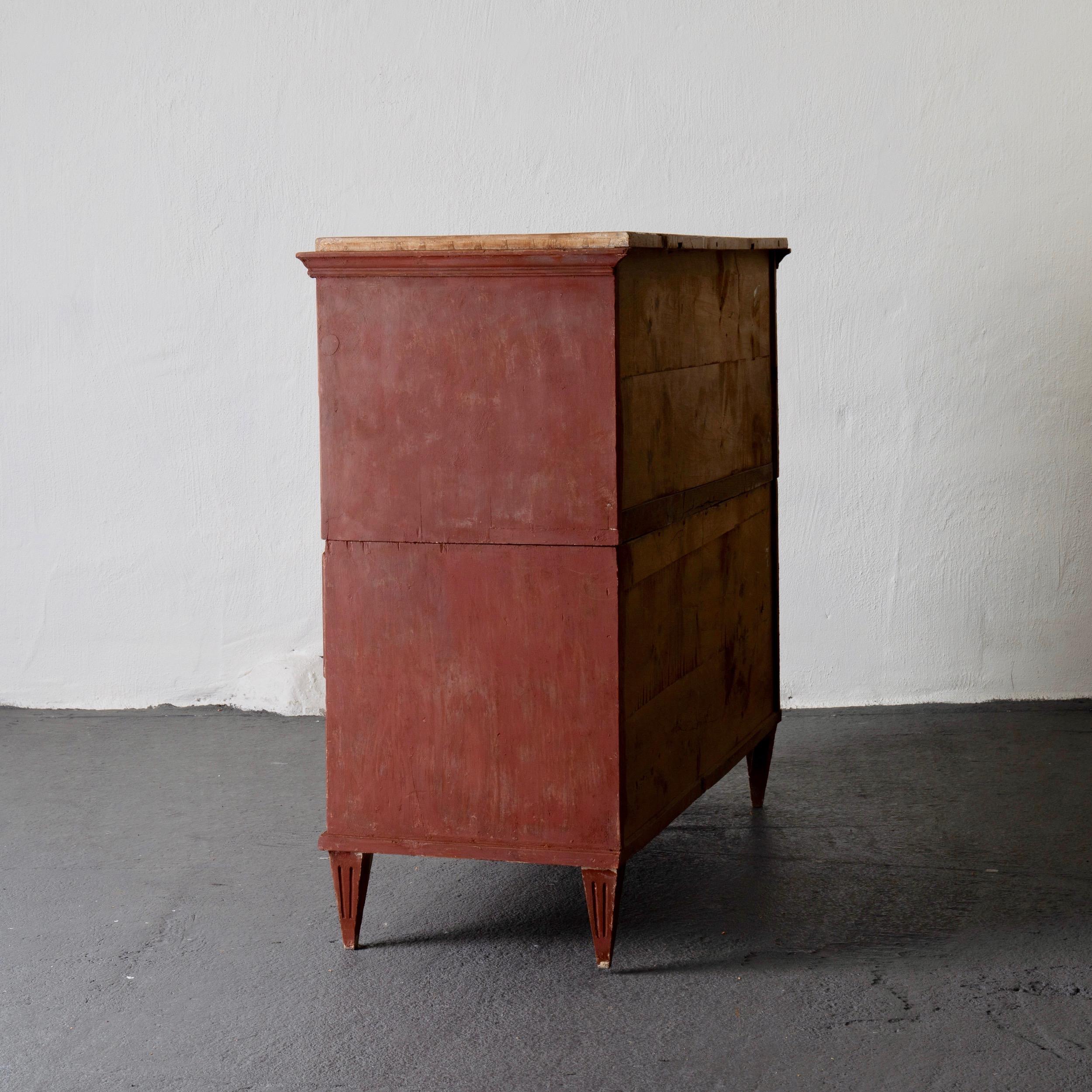 Chest of Drawer Dresser Gustavian Swedish Red Rustic Sweden In Good Condition In New York, NY