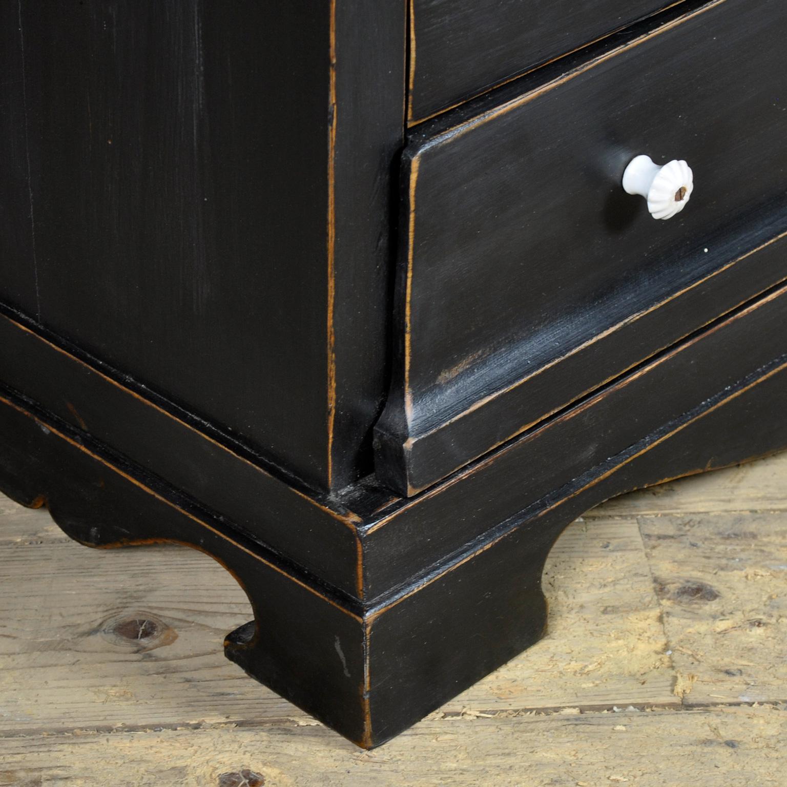 Chest of drawers, 1910s 3