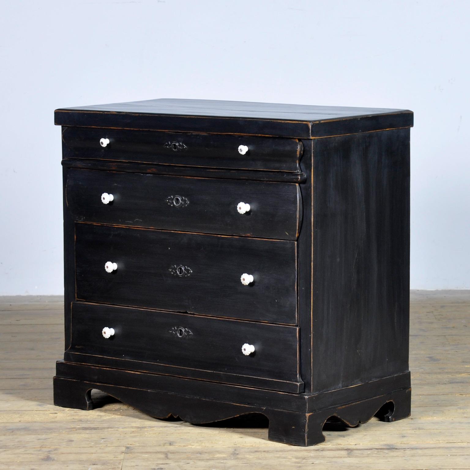 Hungarian Chest of drawers, 1910s