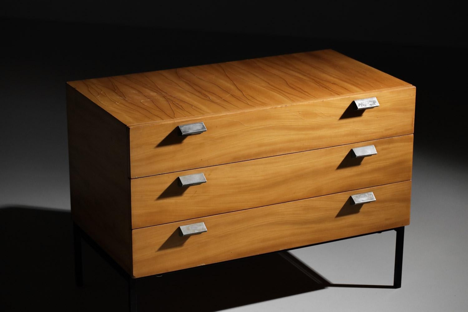 Chest of Drawers André Monpoix Model 812 for Meuble TV, 1960s For Sale 4