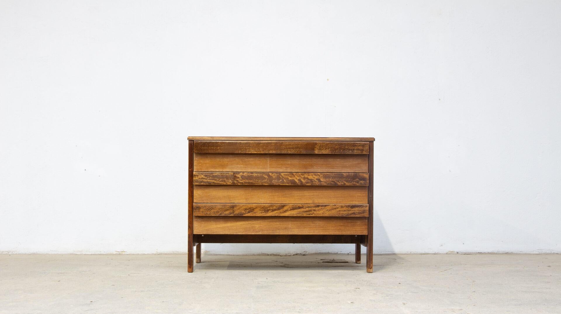 André Sornay chest of drawers
Large chest of drawers from the 1970s by designer and manufacturer André Sornay, a renowned cabinetmaker from Lyon and master of Art Deco furniture, famous for his studded furniture and patented dowel assembly