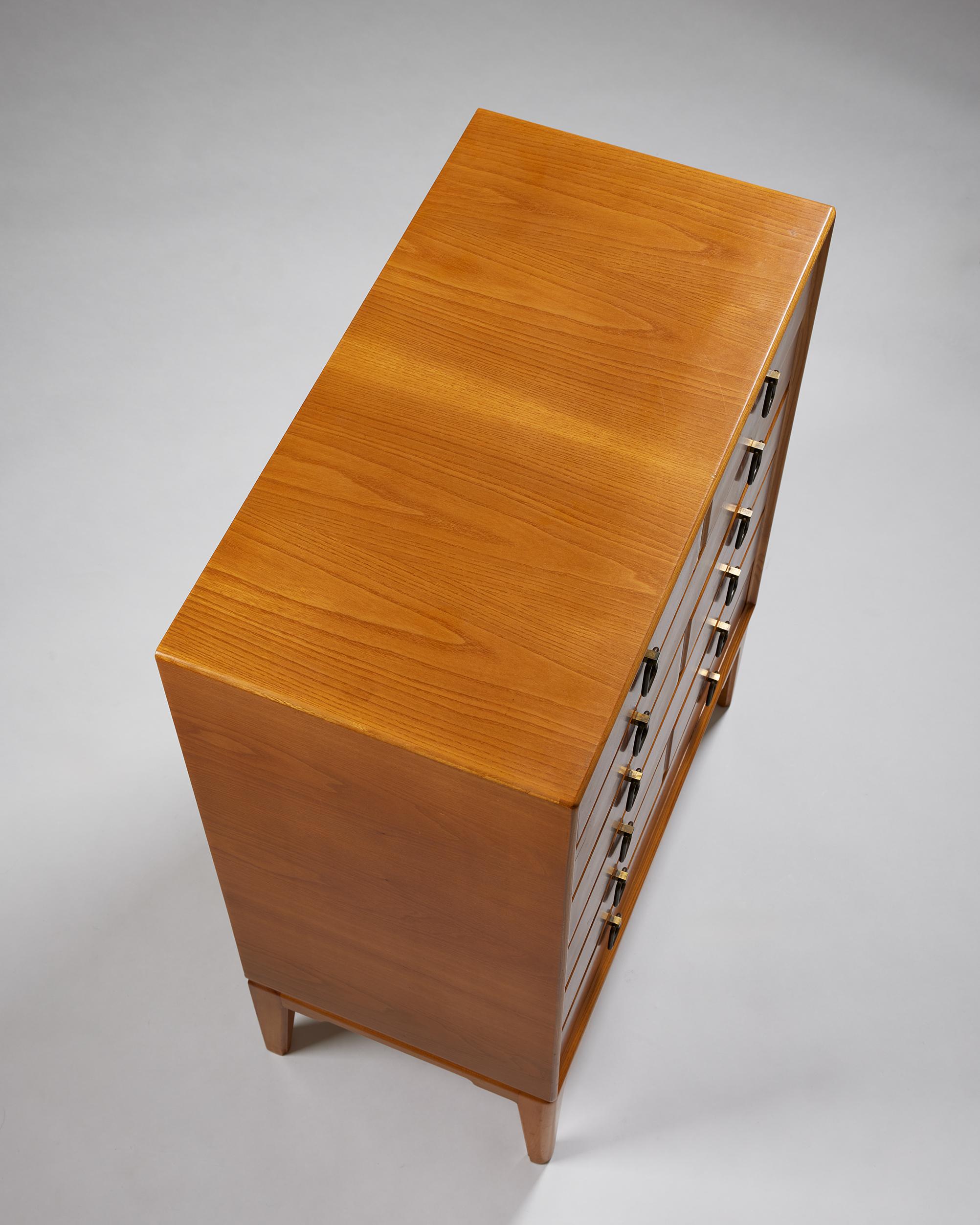 Elm Chest of drawers model 146 designed by Carl-Axel Acking from the 1940s 2