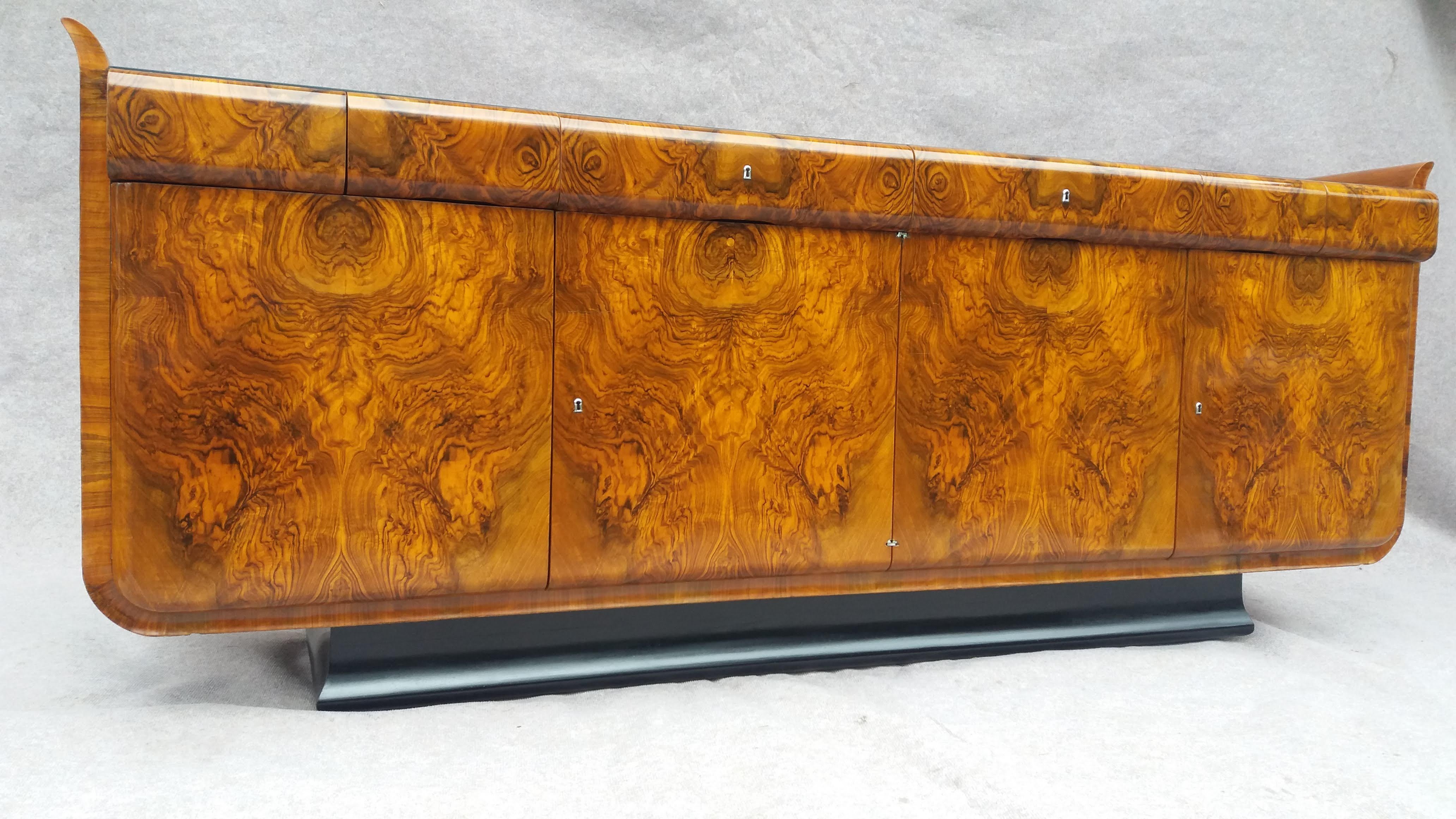 Lacquered Chest of Drawers Art Deco J.Halabala For Sale