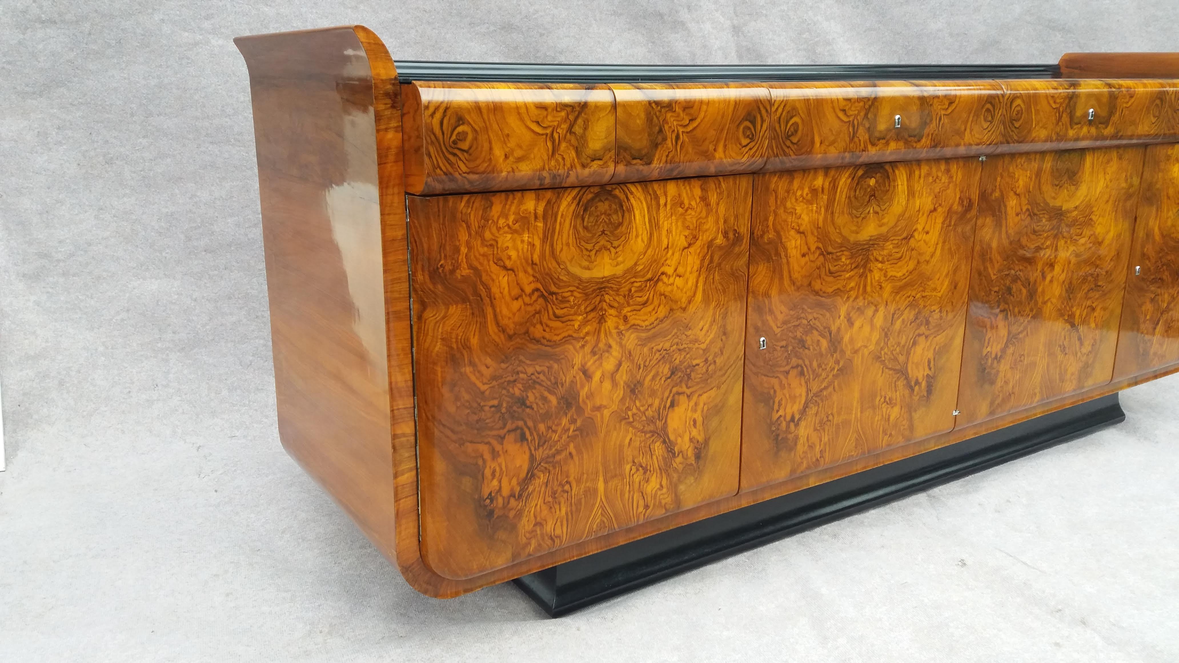 Chest of Drawers Art Deco J.Halabala For Sale 1