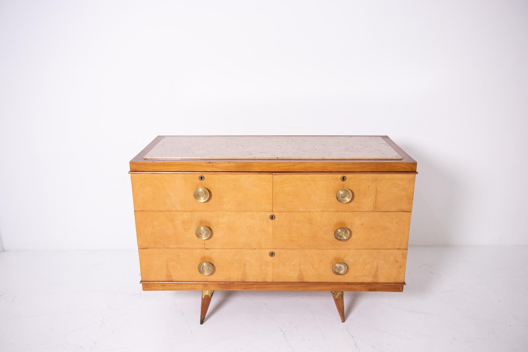 Splendid chest of drawers attributed to Gio Ponti from 1950.
The Gio Ponti chest of drawers was made with fine materials such as wood marble and brass.
It has a total of four drawers with lock, on the top was embedded a marble slab. The feet of