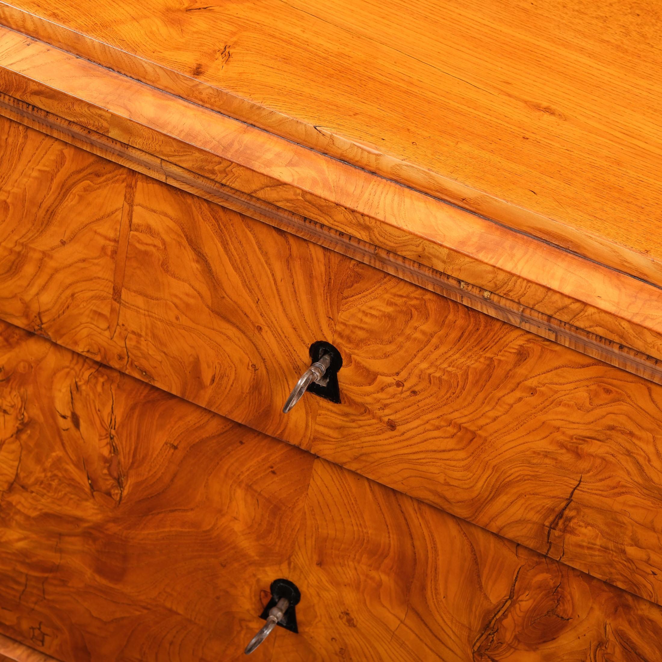 Tedesco Chest of drawers, Biedermeier, Westphalia around 1825, Ashwood in vendita