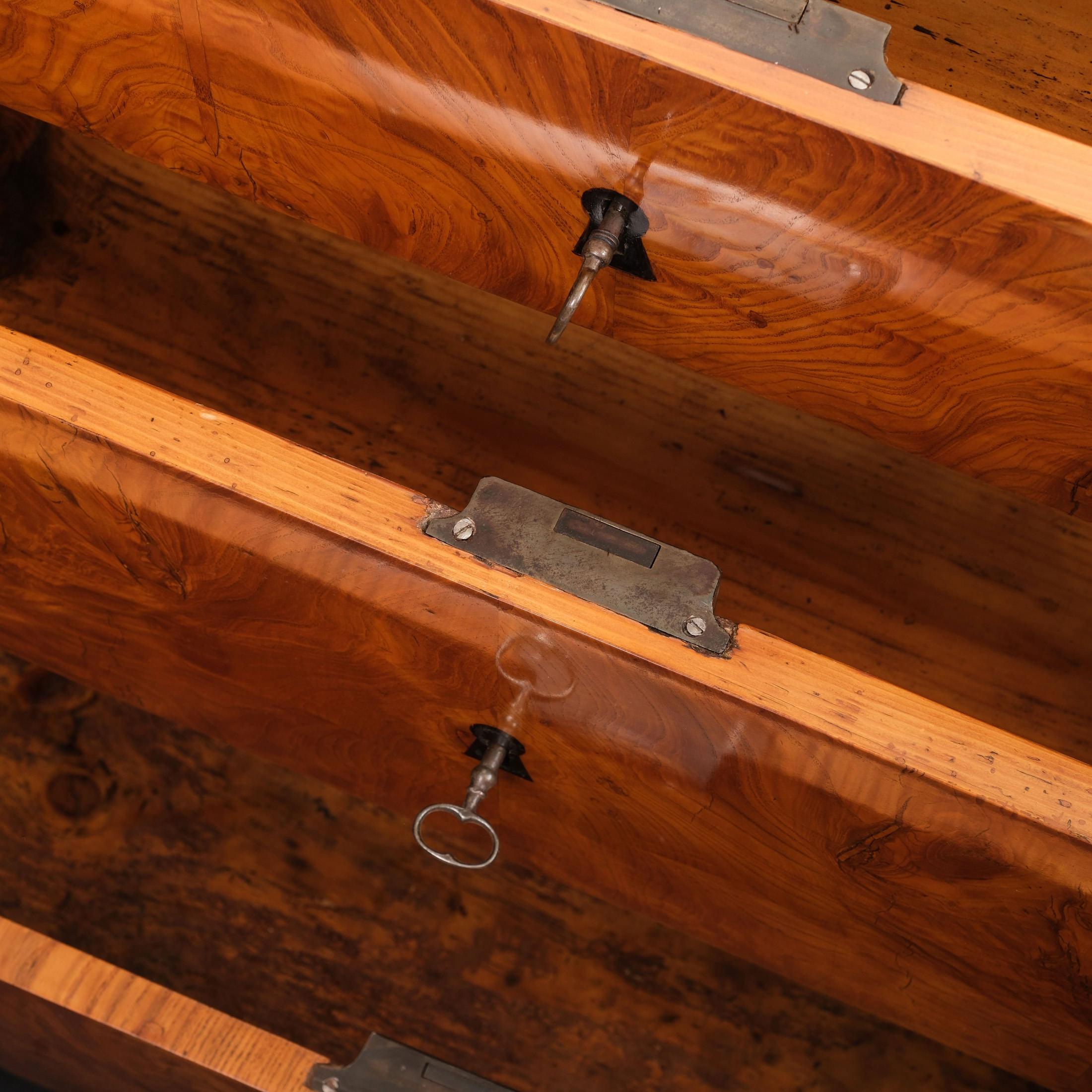 Chest of drawers, Biedermeier, Westphalia around 1825, Ashwood In condizioni buone in vendita a Münster, DE