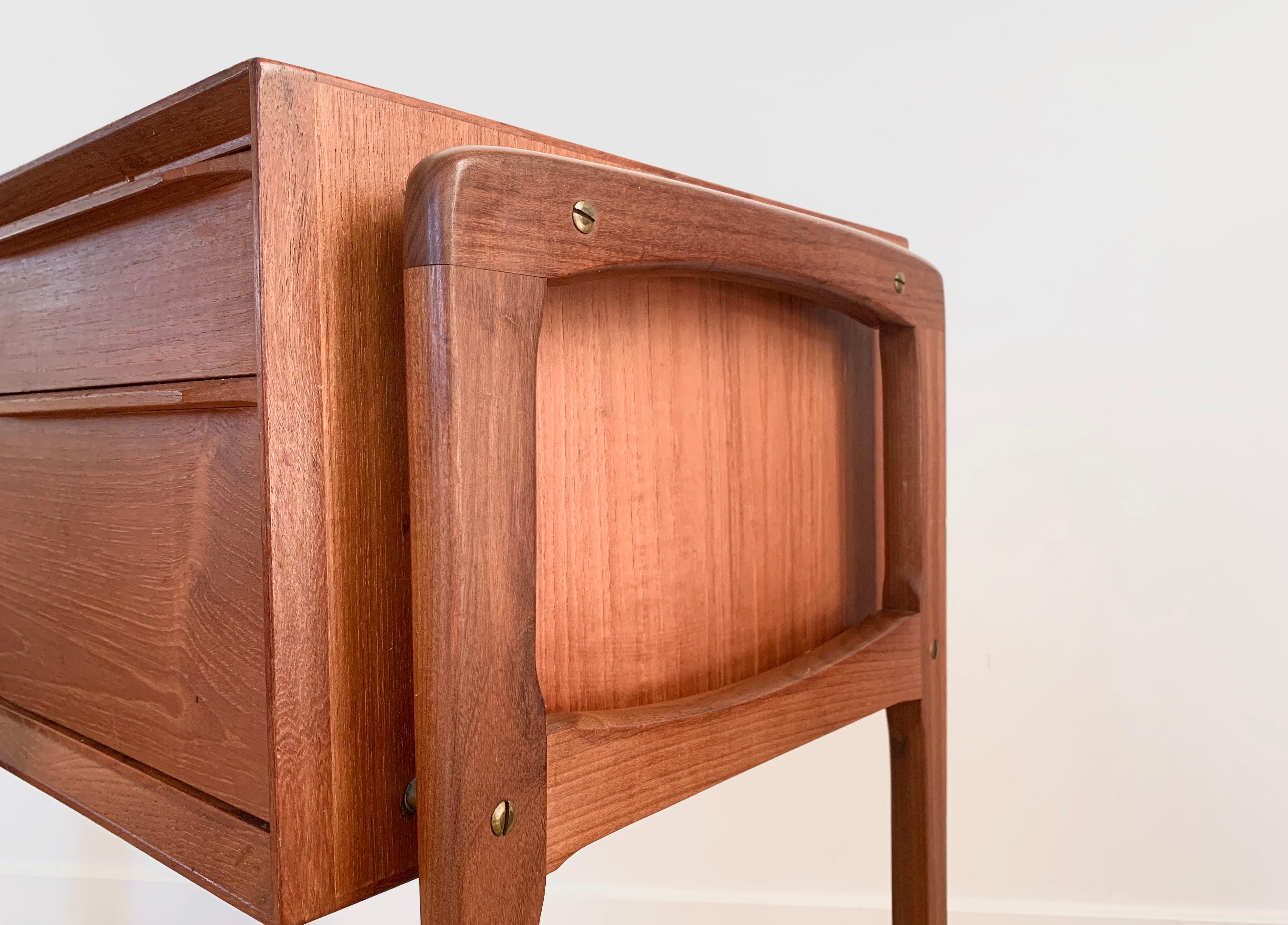 Mid-Century Modern Chest of drawers by Arne Vodder