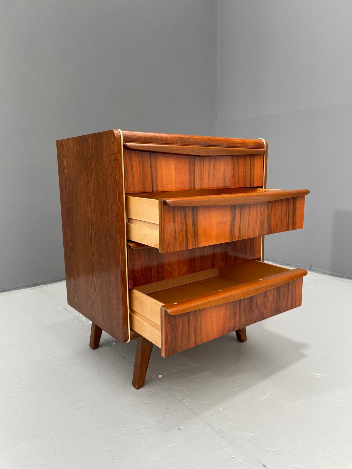 Cassettiera di Bohumil Landsman per Jitona, Cecoslovacchia, anni '60 in vendita 2