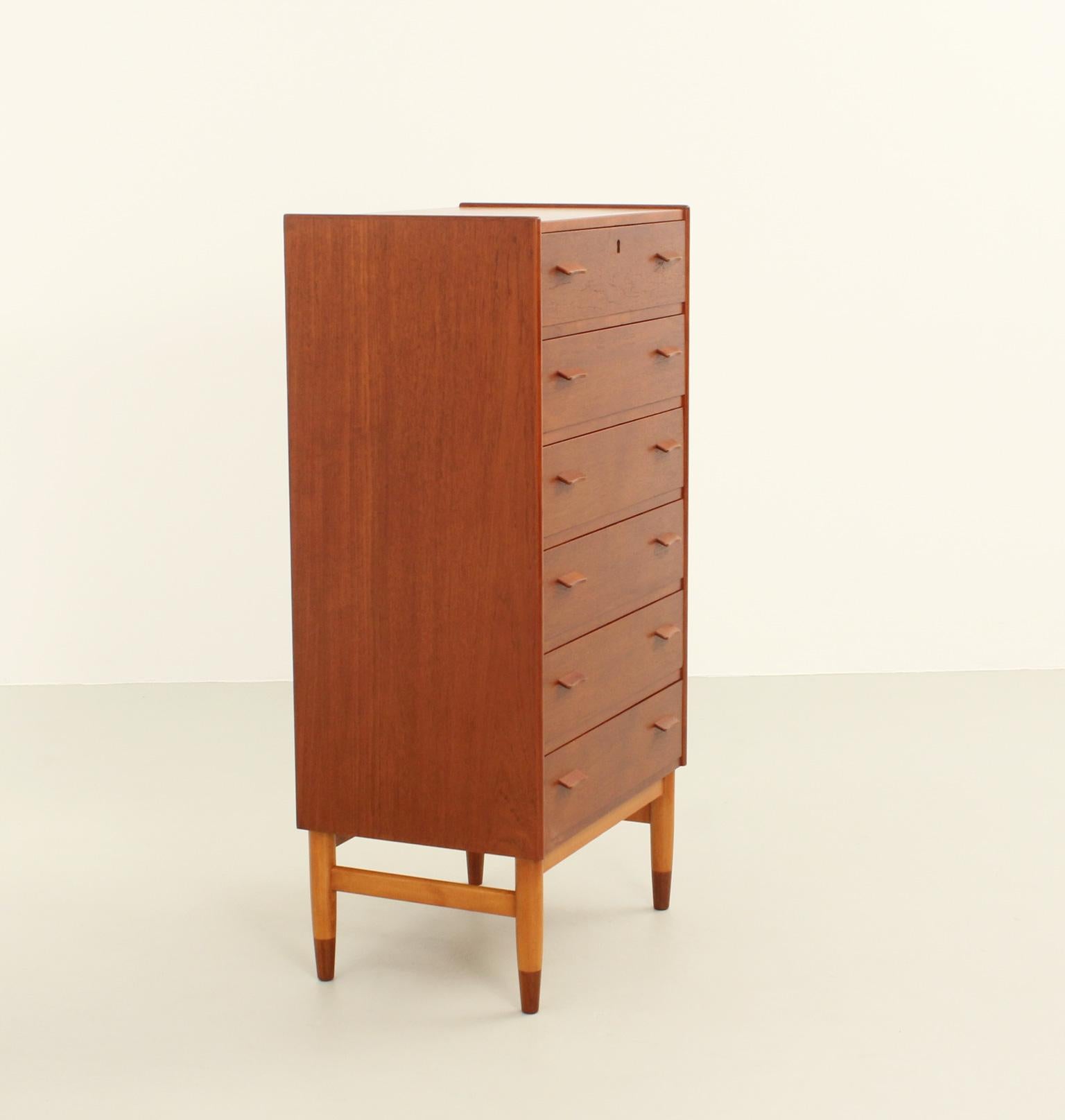 Chest of Drawers by Carl Aage Skov for Munch Møbler, 1957 For Sale 4