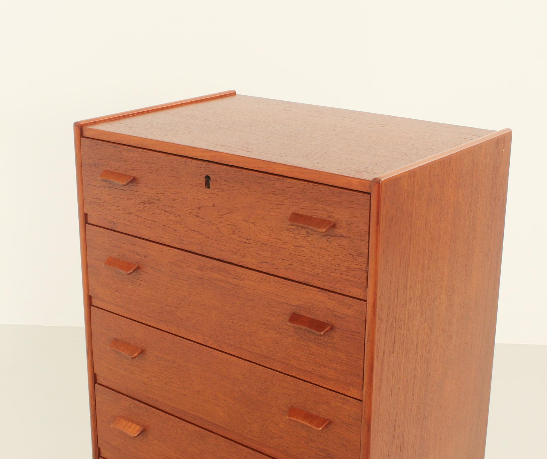 Chest of Drawers by Carl Aage Skov for Munch Møbler, 1957 For Sale 5