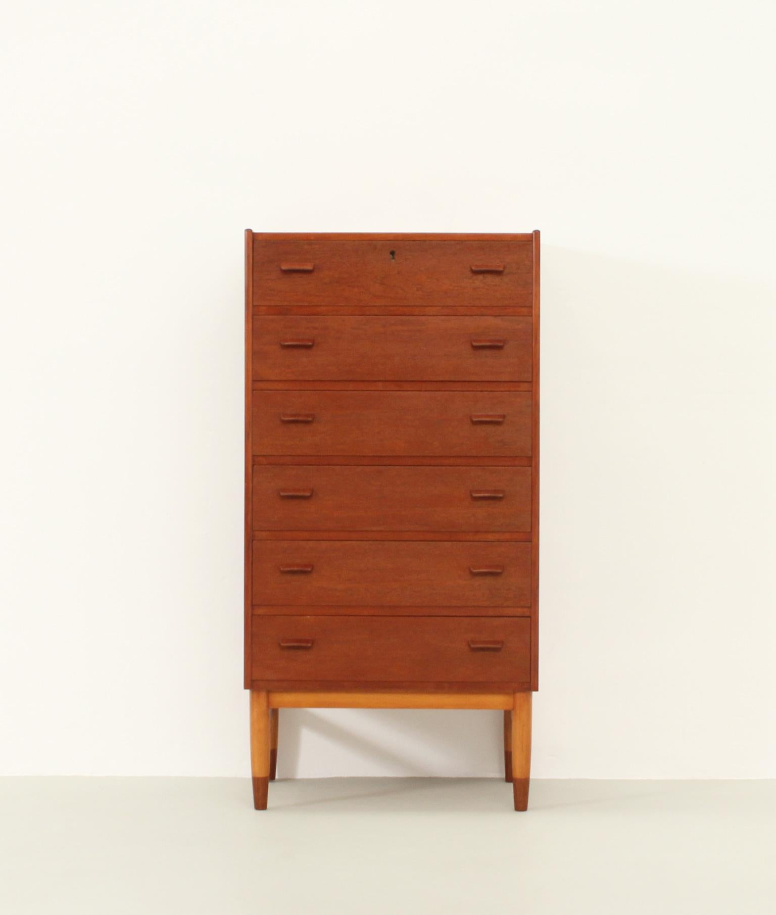 Scandinavian Modern Chest of Drawers by Carl Aage Skov for Munch Møbler, 1957 For Sale
