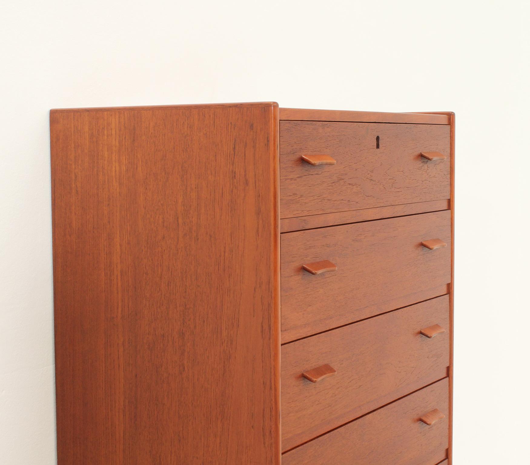 Chest of Drawers by Carl Aage Skov for Munch Møbler, 1957 In Good Condition For Sale In Barcelona, ES