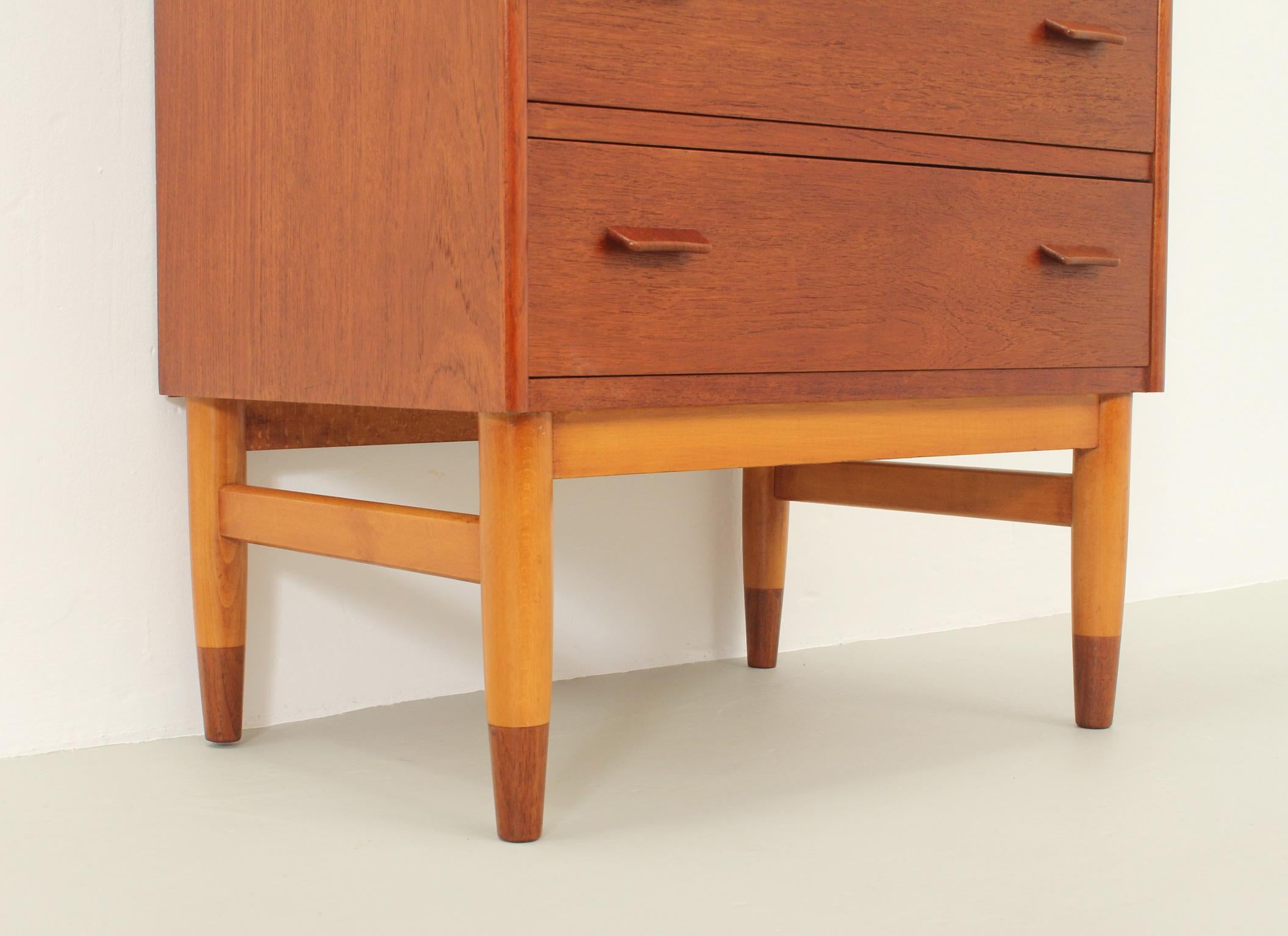Oak Chest of Drawers by Carl Aage Skov for Munch Møbler, 1957 For Sale