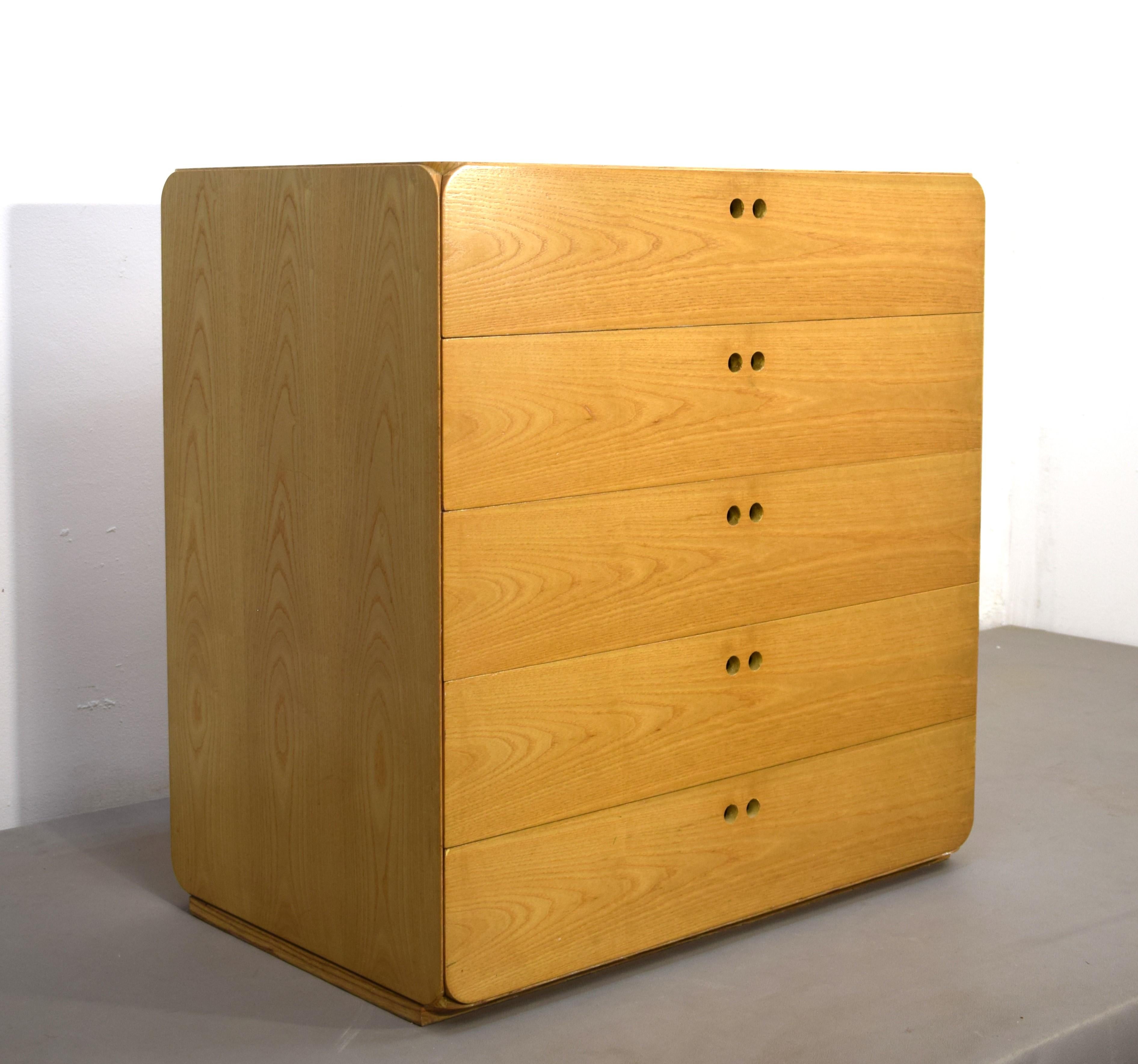 Chest of drawers by Derk Jan De vries, Belgium, 1980s.

Dimensions: H= 78 cm; W= 76 cm; D= 48 cm.