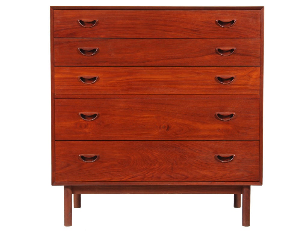 A Scandinavian modern five-drawer cabinet by Danish designers Peter Hvidt & Orla Mølgaard-Nielsen. Crafted by Soborg Mobler, the chest is made from solid Burmese teak with beveled edged and finger joint detail. Produced in Denmark, circa 1950s.
The