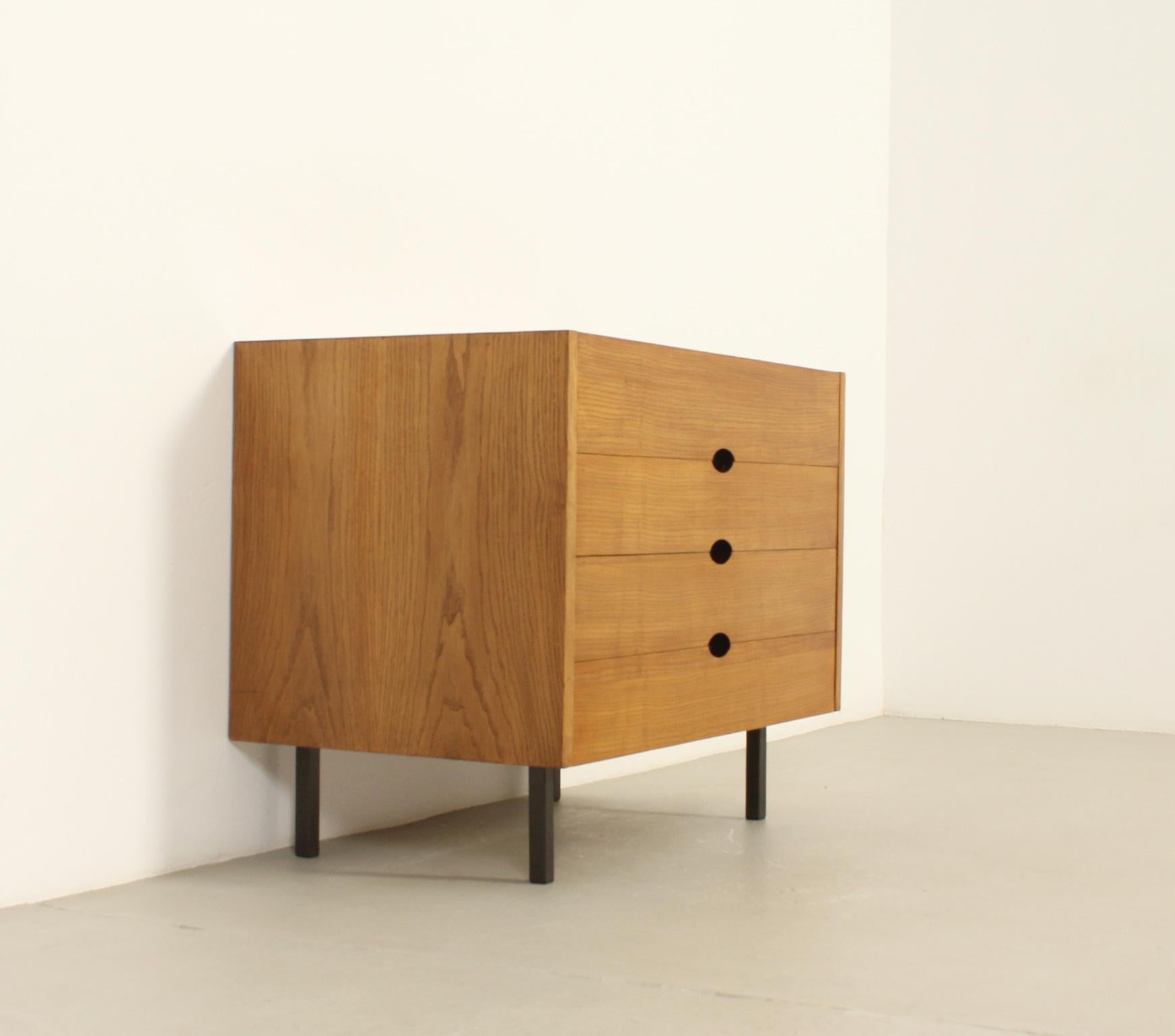 Chest of Drawers by Joseph-André Motte in Oak Wood, France, 1960's In Good Condition For Sale In Barcelona, ES