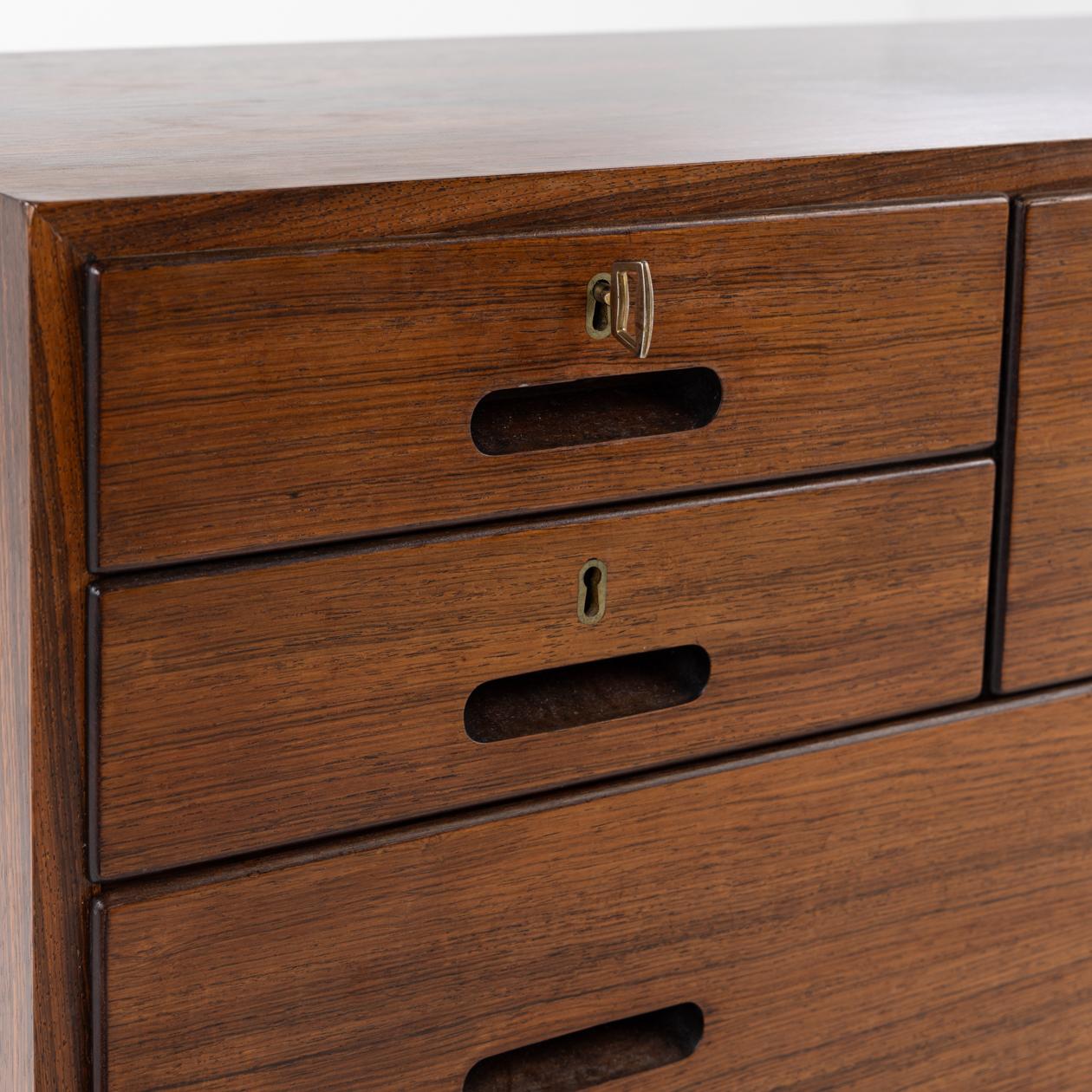 Chest of drawers in rosewood on legs with seven drawers. Kai Winding / P. Jeppesen