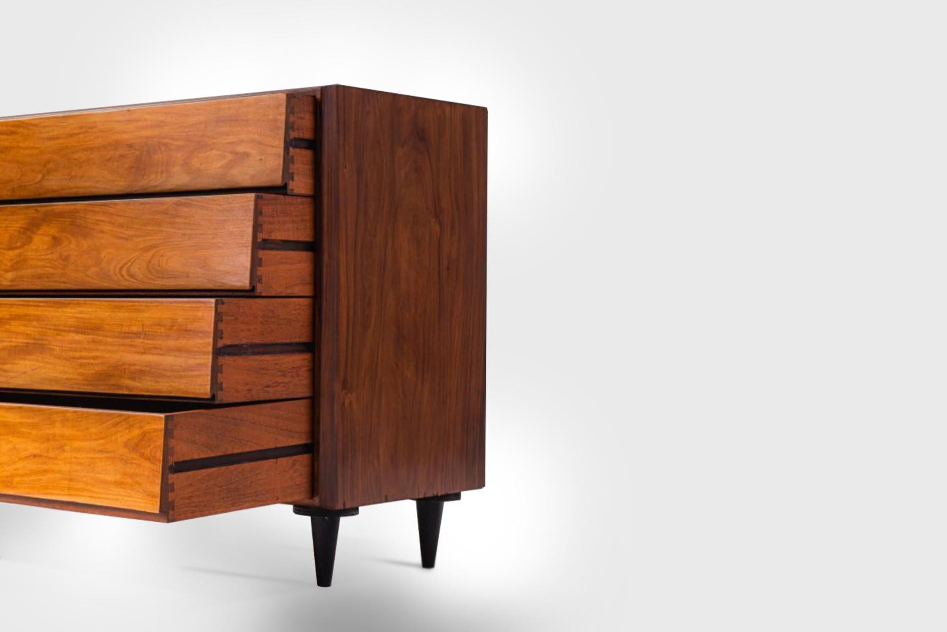 Chest of Drawers

Manufactured by Forma
Brazil, 1955
Solid and laminated caviuna with handles embedded
Measurements
125 x 45 x 78,5h cm
49,2 x 18 x 30,9h in
