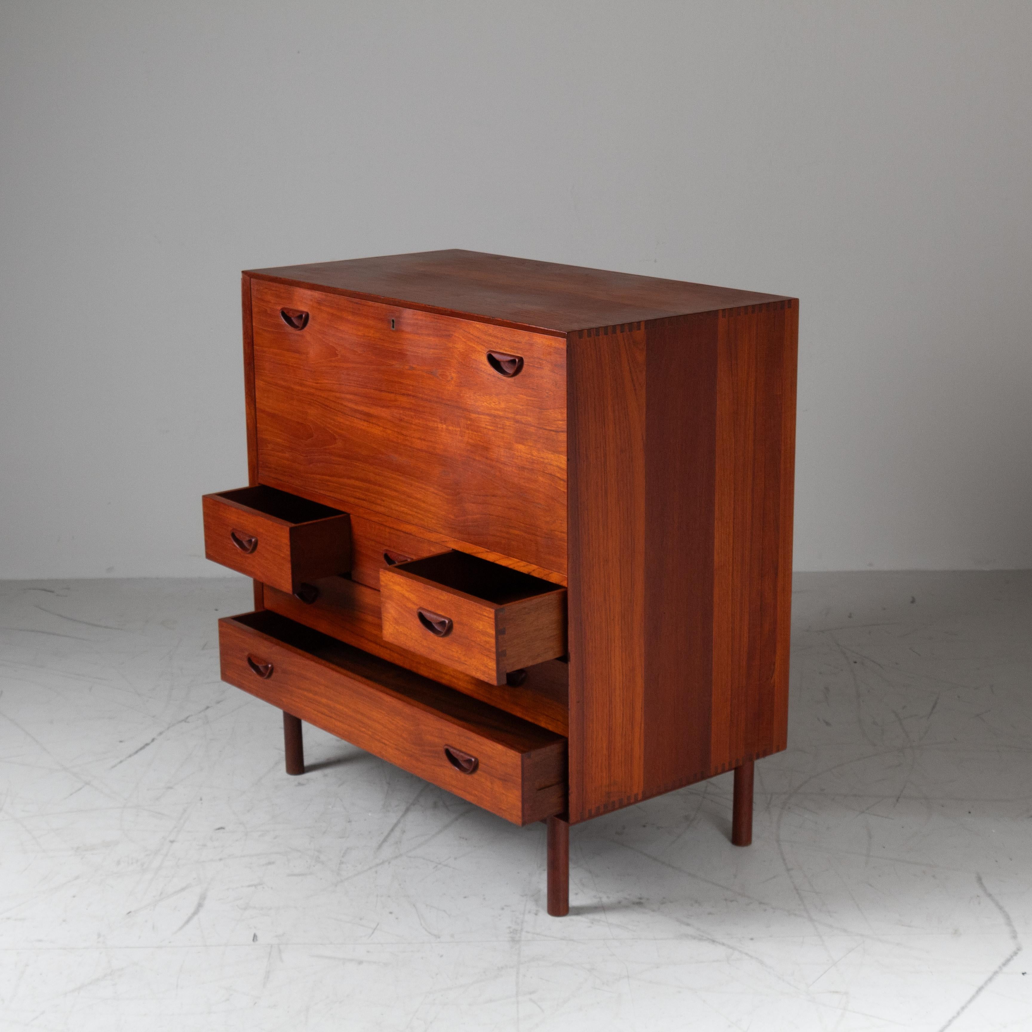 Kommode von Peter Hvidt und Orla Mølgaard-Nielsen Søborg Mitte des Jahrhunderts (Mid-20th Century) im Angebot