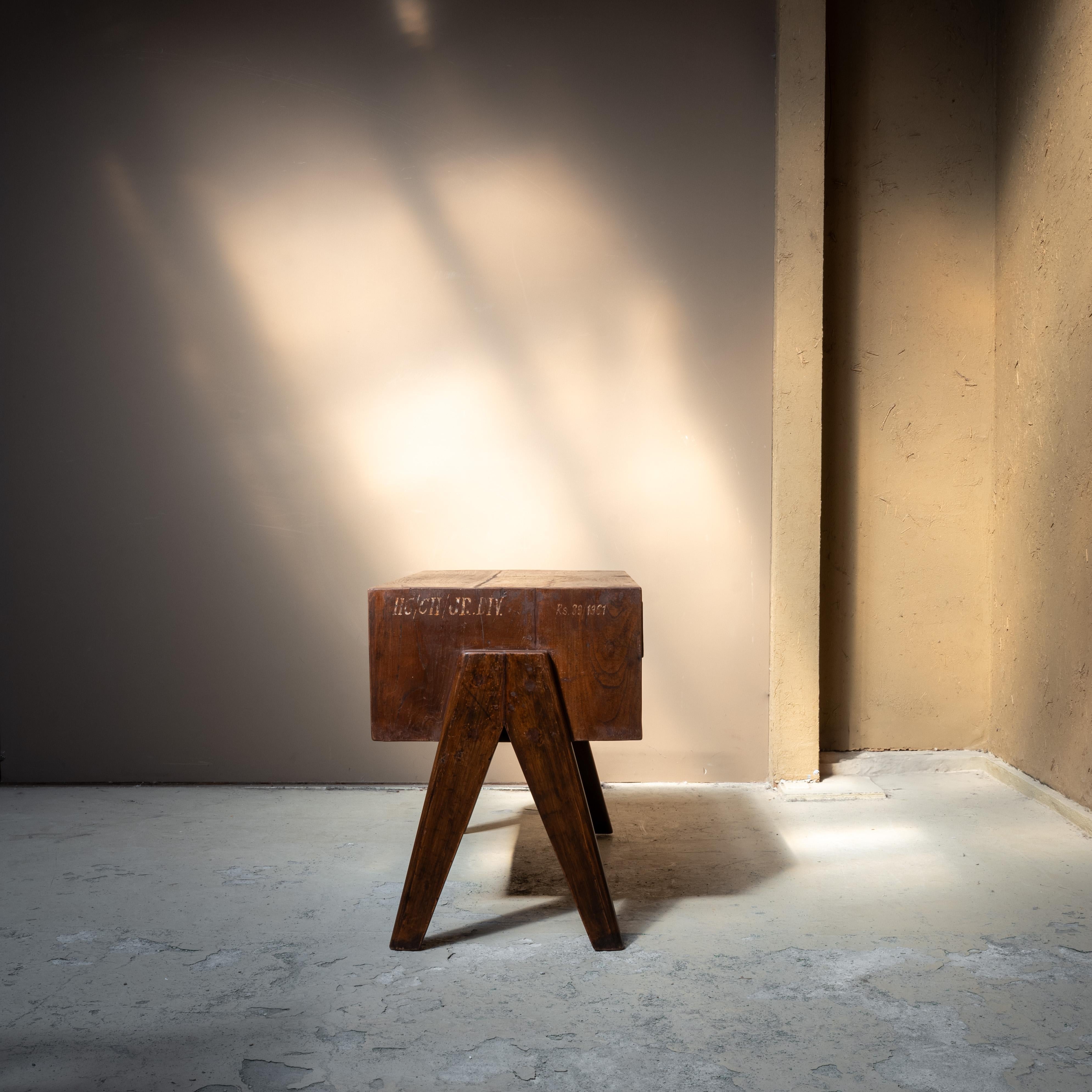 Kommode von Pierre Jeanneret (Indisch) im Angebot